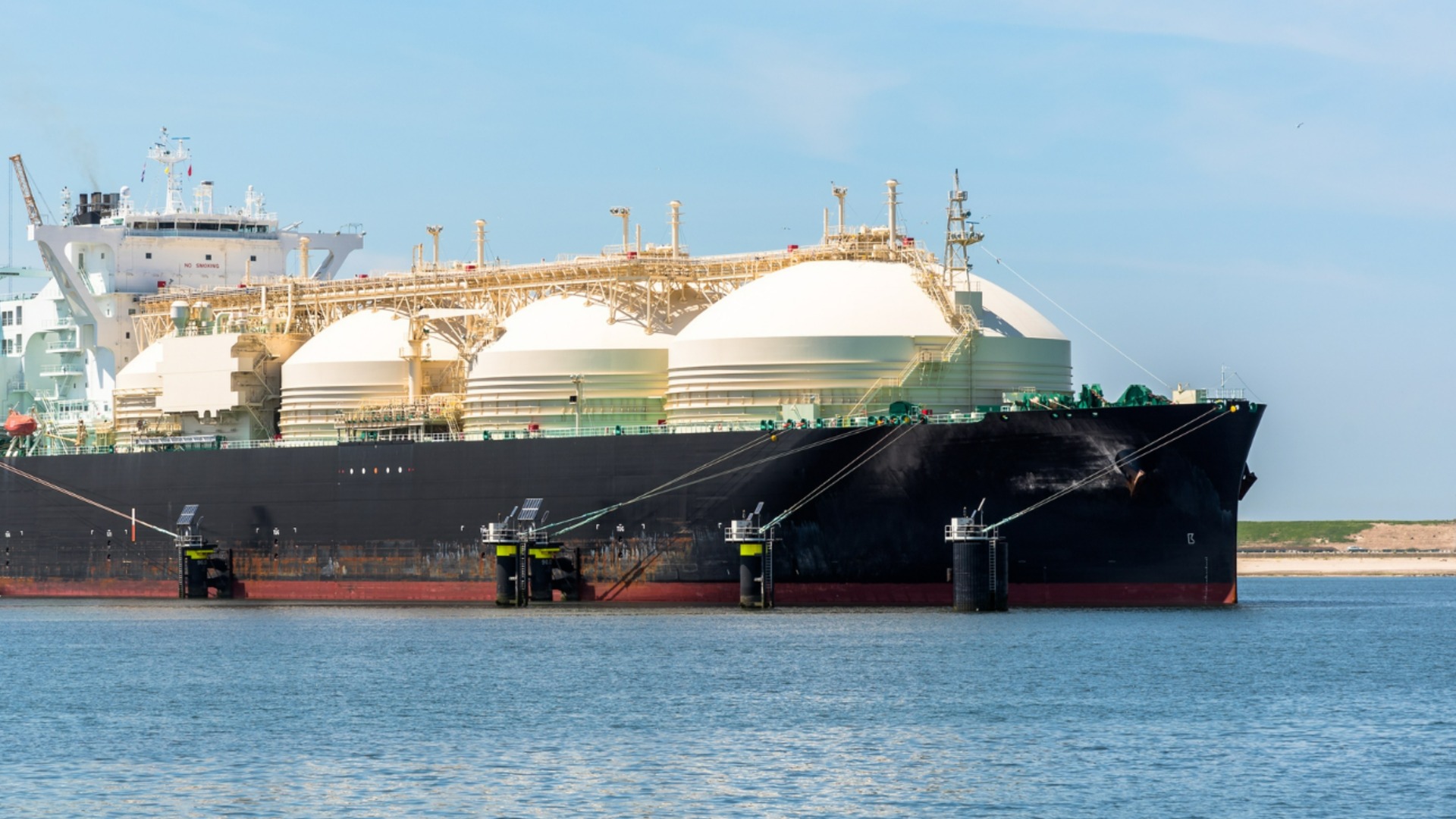 За първи път от два месеца: Пълен с втечнен газ танкер премина през Ормузкия проток