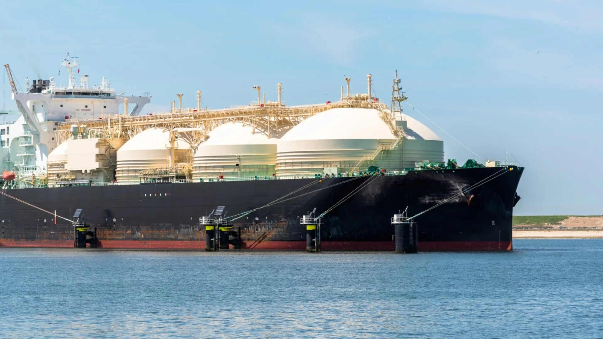 За първи път от два месеца: Пълен с втечнен газ танкер премина през Ормузкия проток