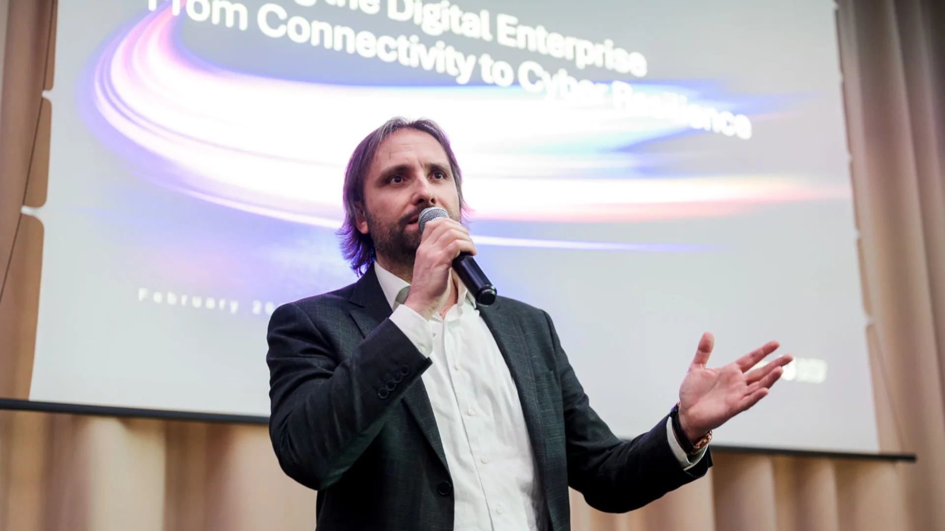 AI трябва да бъде “впрегнат” в противодействието на кибератаките, които ескалира