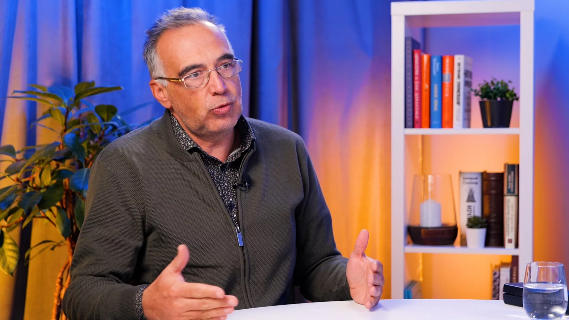 Русия е по-важна културно, не с търговия, с петрол и газ: Антон Кутев с предпазлива позиция