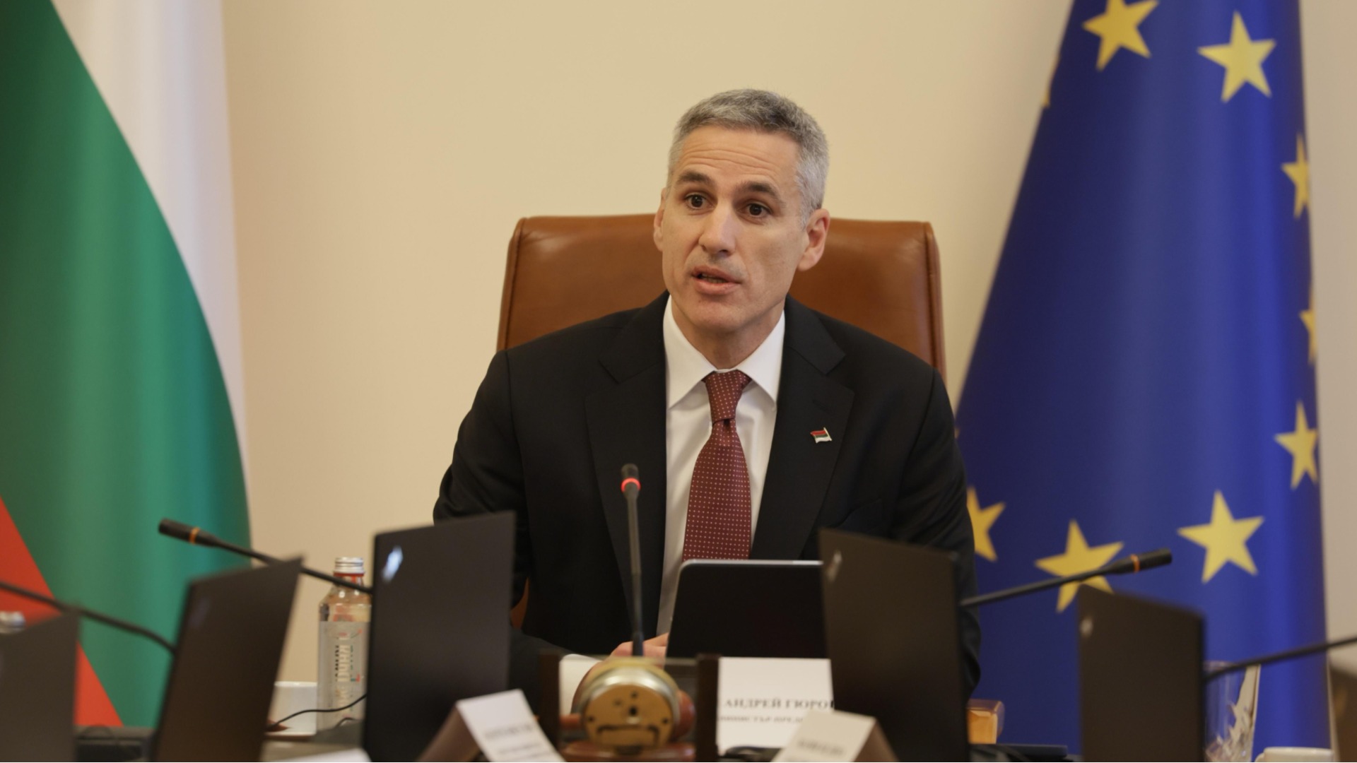 Празни рафтове, пълни джобове и фалити 