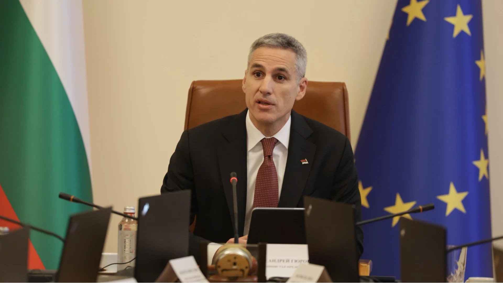 Празни рафтове, пълни джобове и фалити "по Магнитски": Гюров със скандални разкрития за Магазините на "човека"