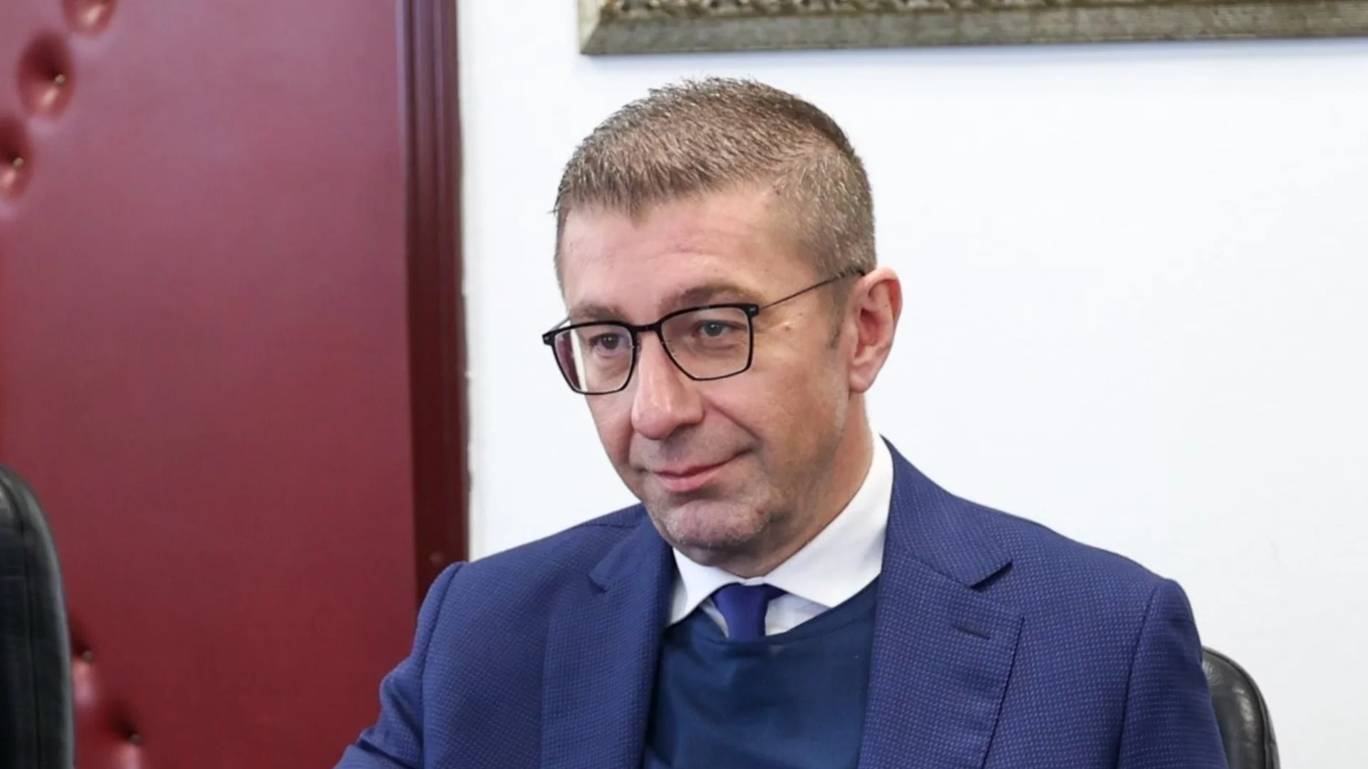 Мицкоски внася българите в македонската конституция? Опозицията в Скопие след изявата на Вайц