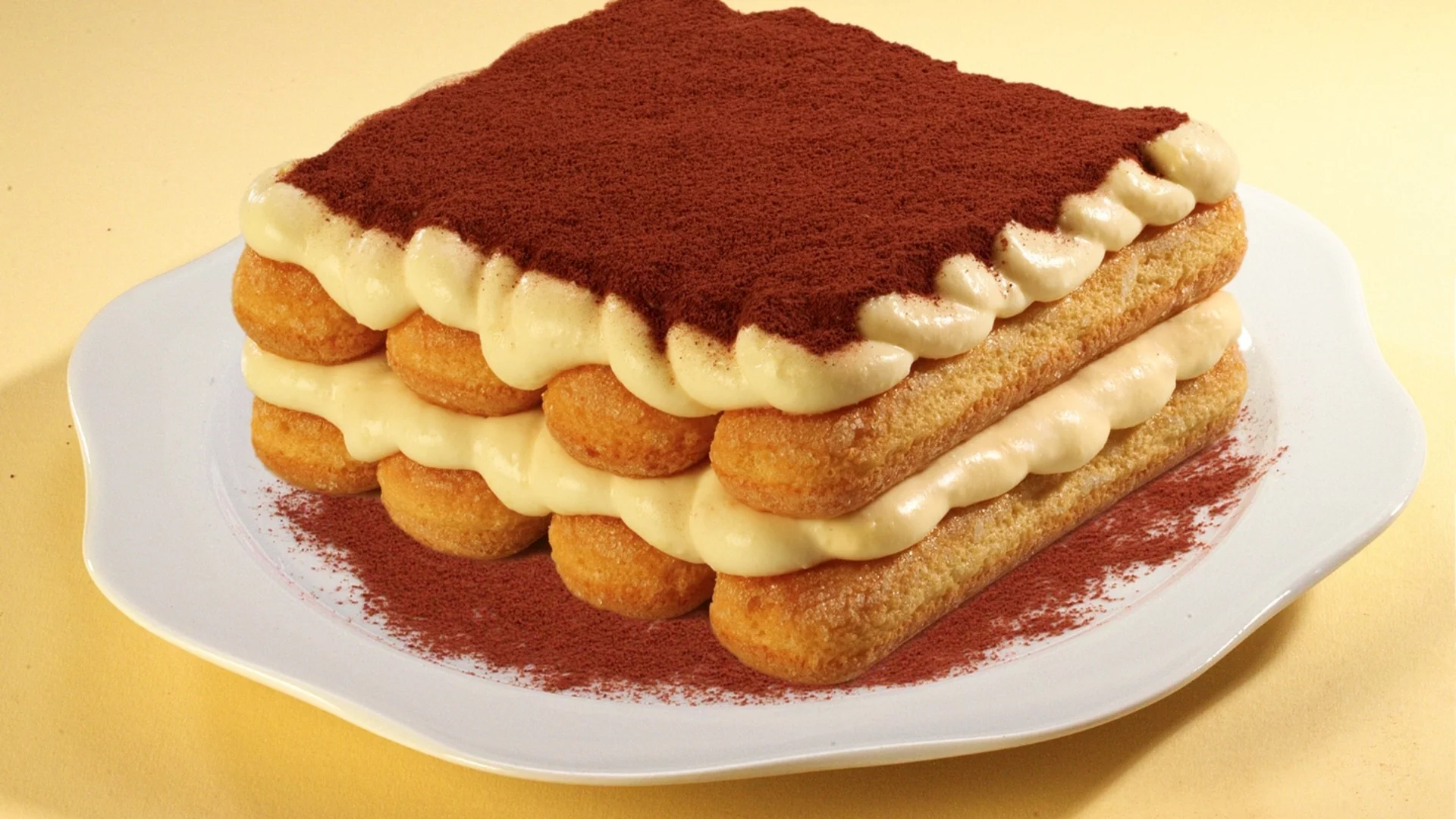 Сто италиански готвачи създадоха най-дългото тирамису и постигнаха рекорд на Гинес (ВИДЕО)