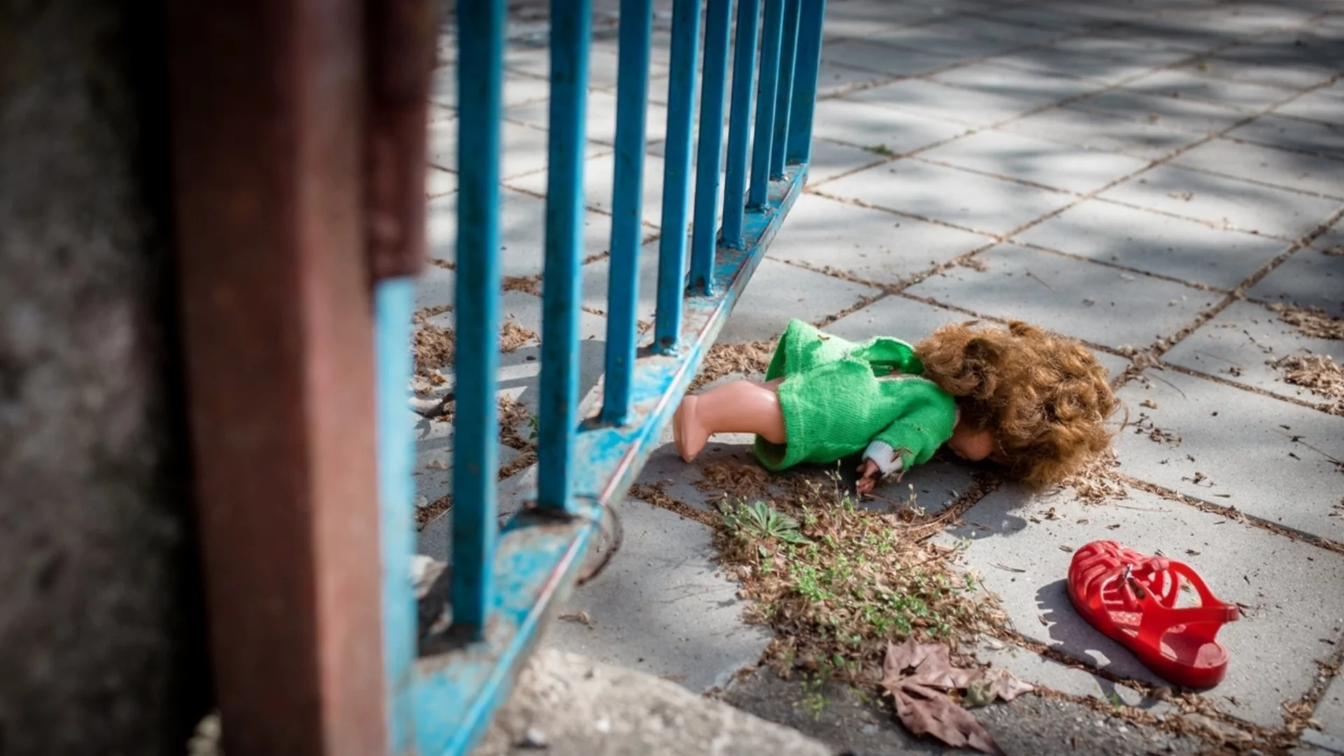 Внимание, деца: Експерти очертаха червената лампа на педофилите и как зарибяват