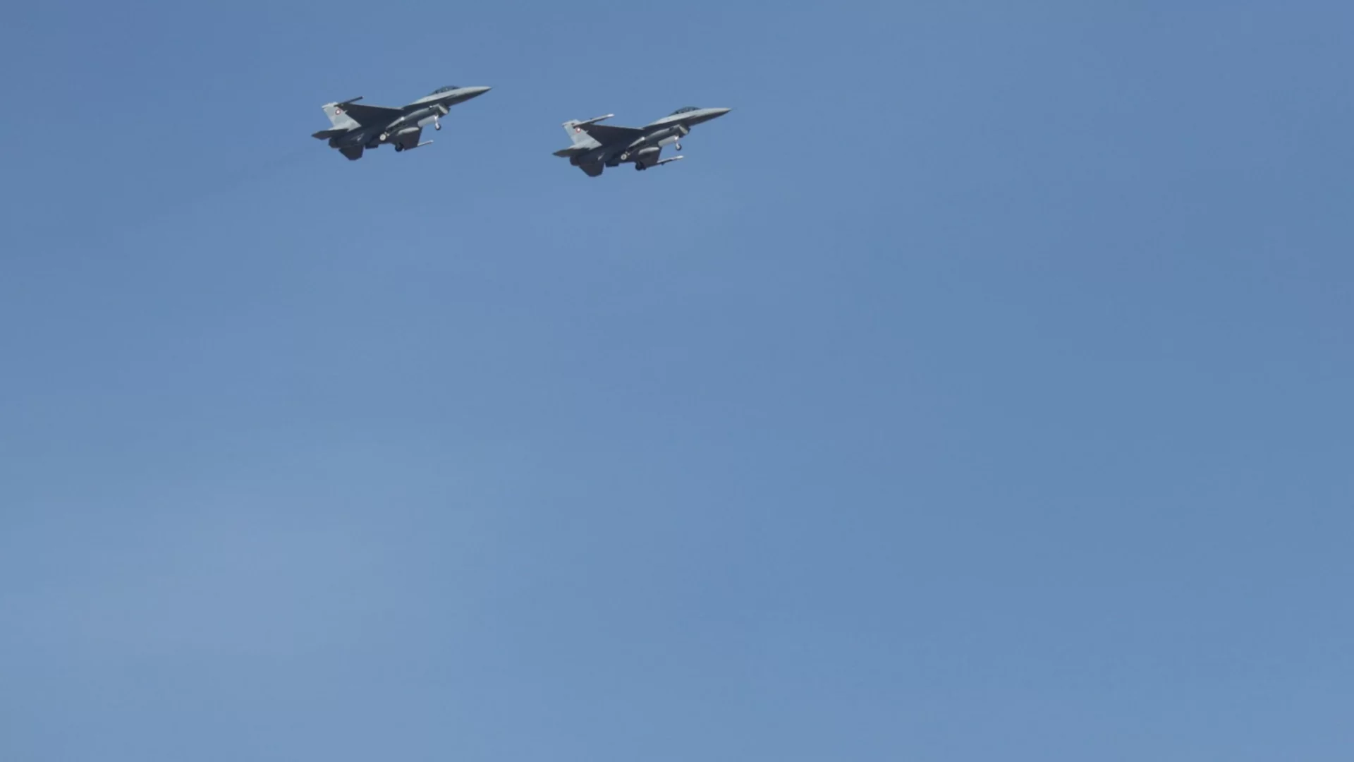 Тревога в Румъния заради Украйна: Вдигнаха два изтребителя F-16 във въздуха