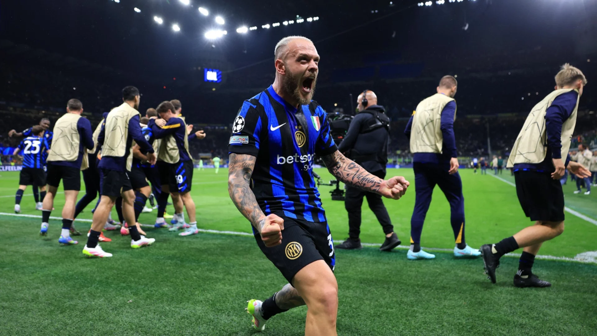 Падна голям рекорд в италианския футбол, а се задава такъв и в английската Висша лига