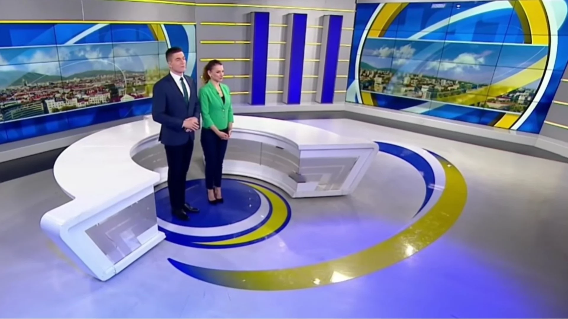 Назначеният от Радев в КС Янаки Стоилов поиска БНТ да смени синьо-жълтия си декор с по-български