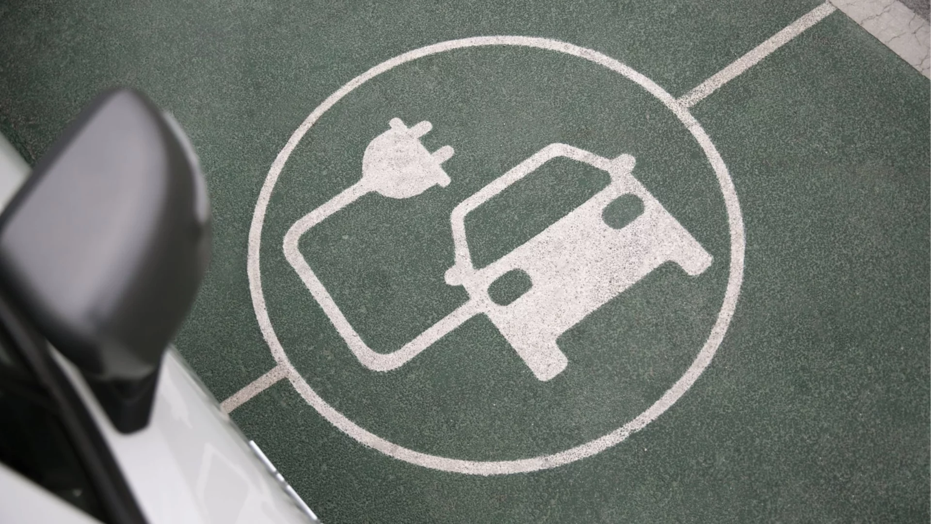 Шокираща разлика в цените: Китай превърна електромобилите в масова стока