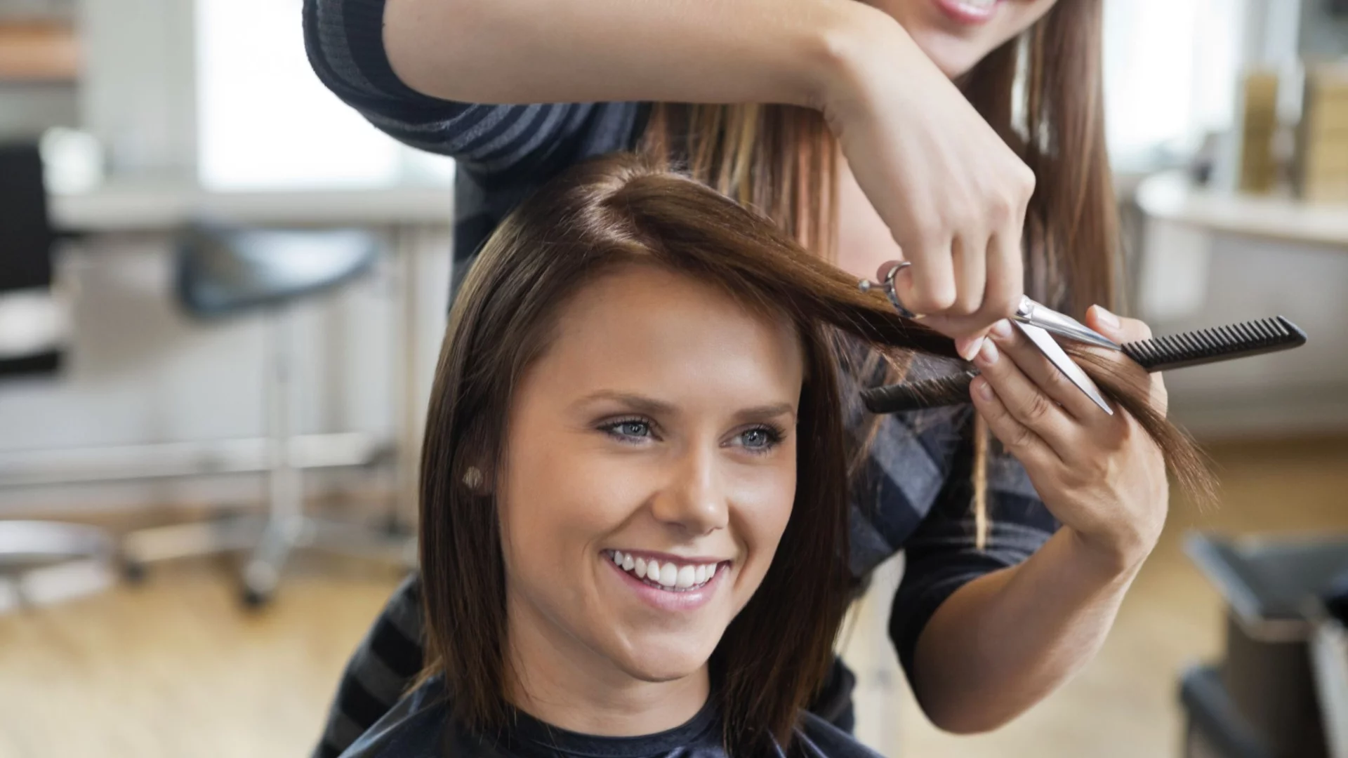 Тази прическа смъква години и килограми от лицето ви