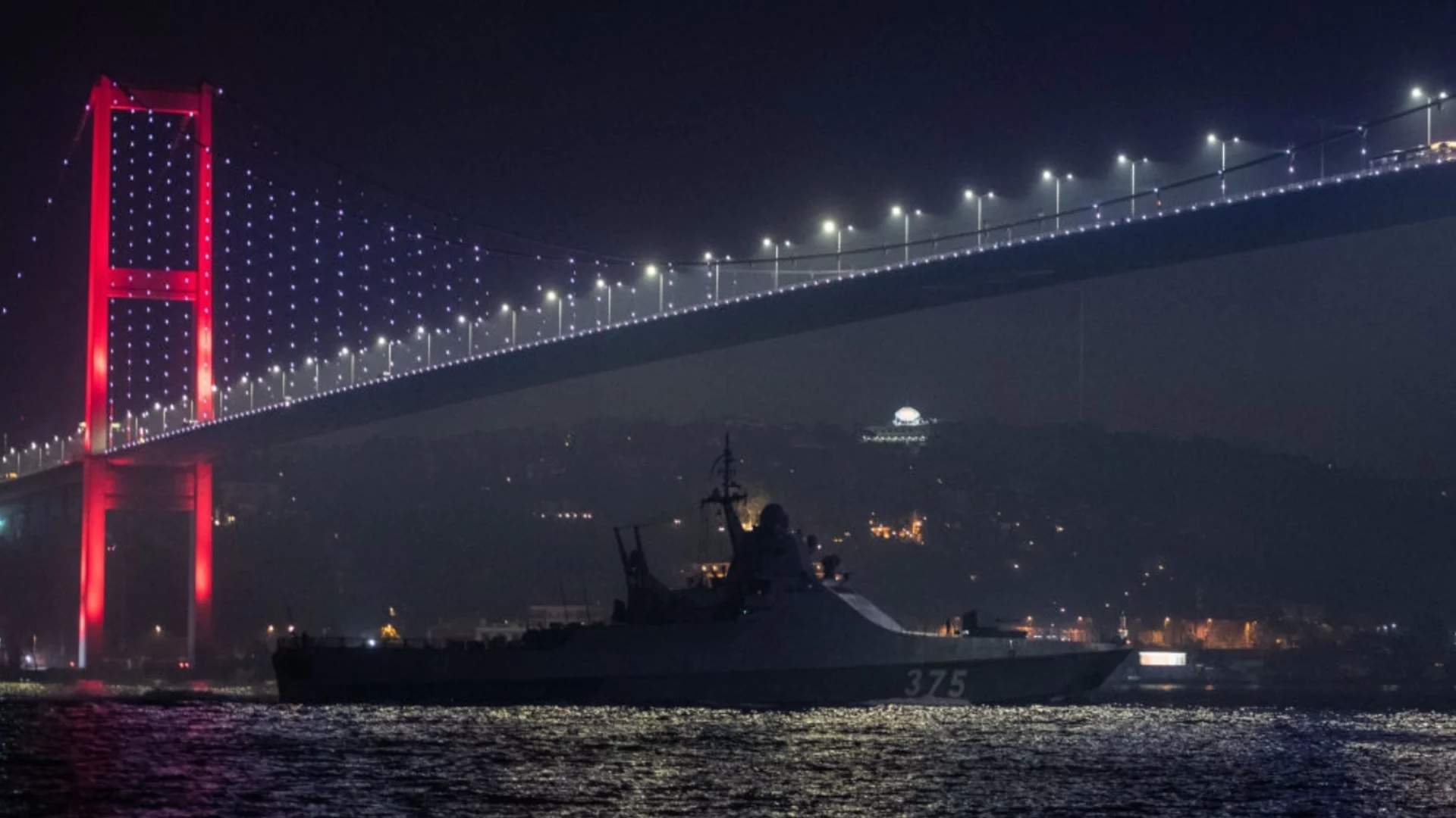 Руски катери, пазещи Кримския мост, се срещнаха с украински дронове. Русия взе жертви с "Шахед" в Днипро (ВИДЕО)