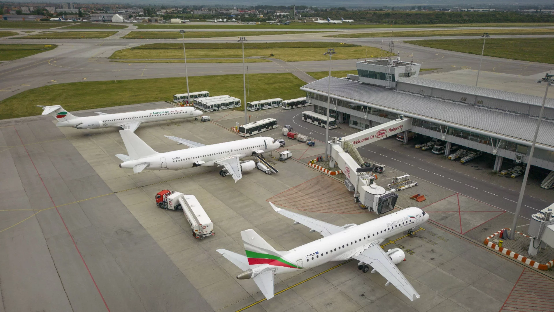 Отмяна и по-малко полети: Кога и при какви условия ще дойде криза - сигнал от индустрията