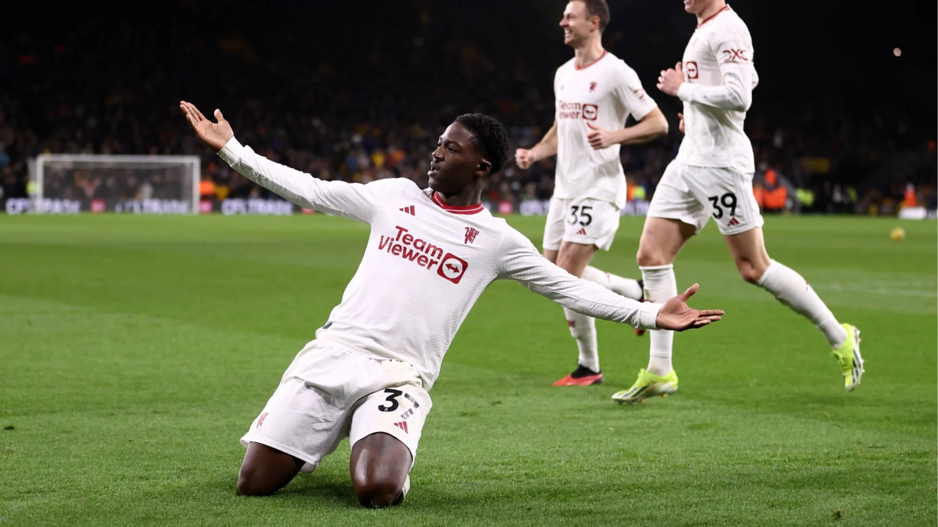 Новата ера на Олд Трафорд: Млада звезда подписа исторически договор с Юнайтед