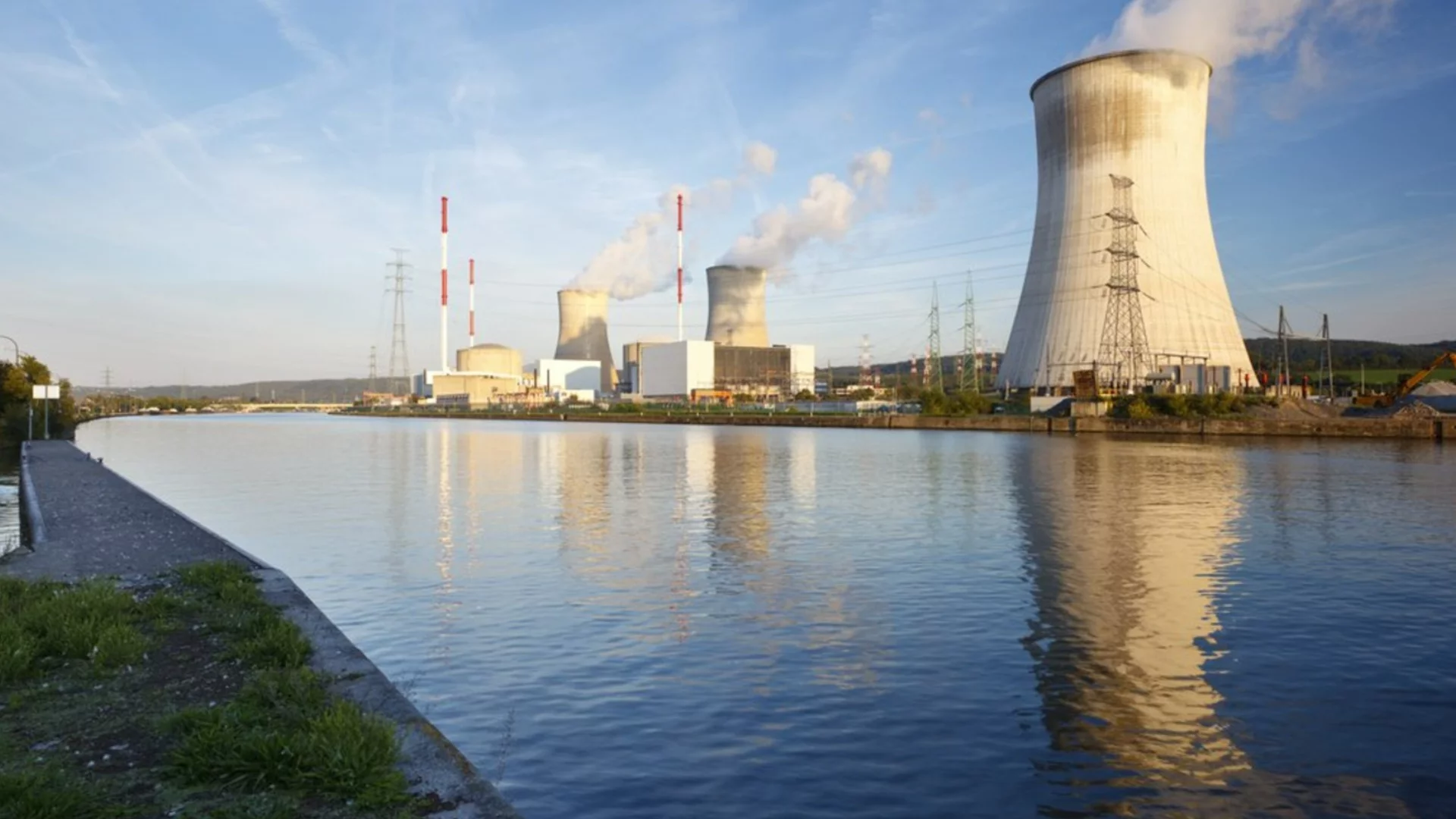 Белгия спря демонтирането на ядрените си реактори