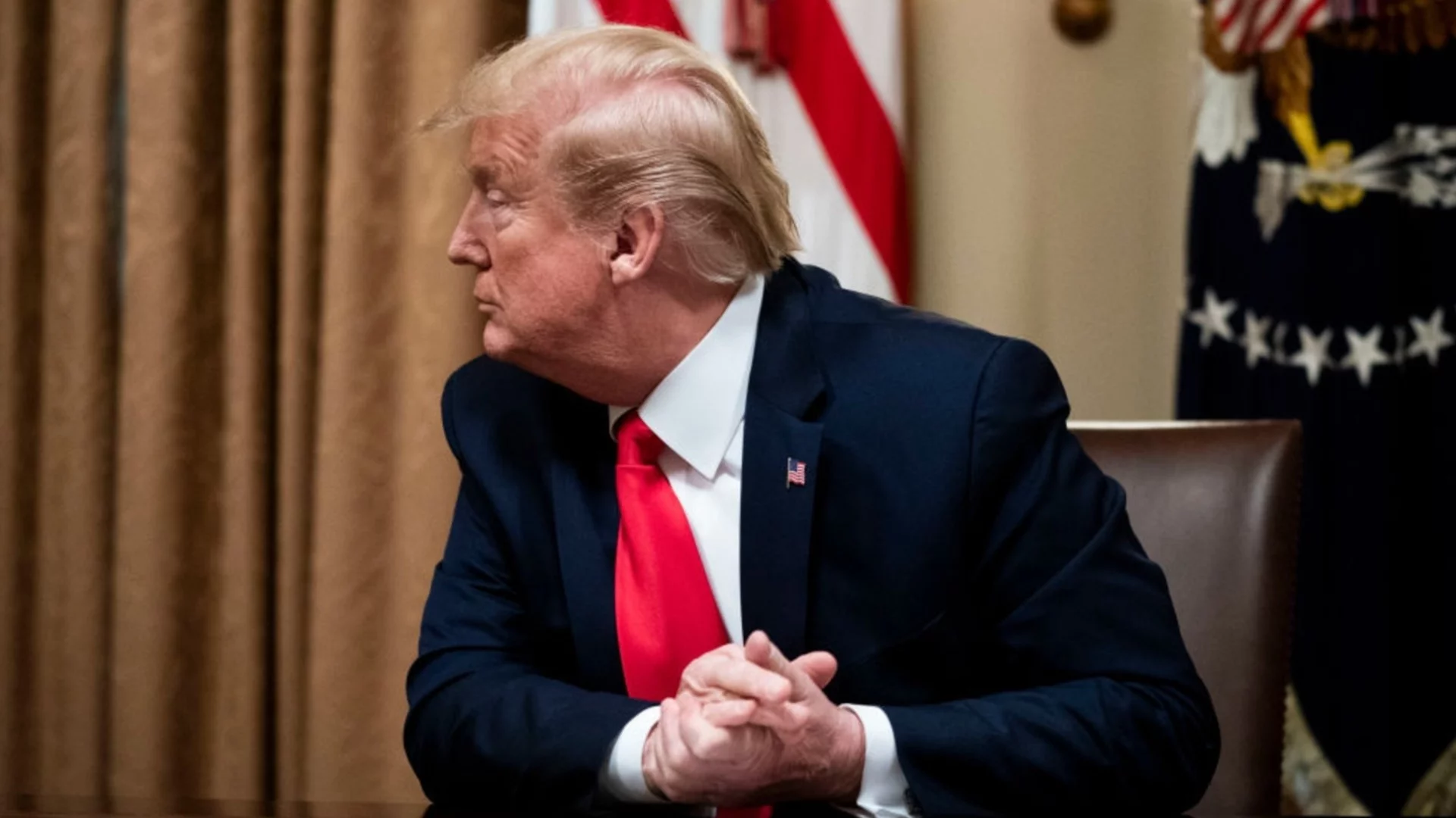 Конфуз с кипажа на "Артемида" при Тръмп: Той не говори с тях, но подигра човек от НАСА за ушите му (ВИДЕО)