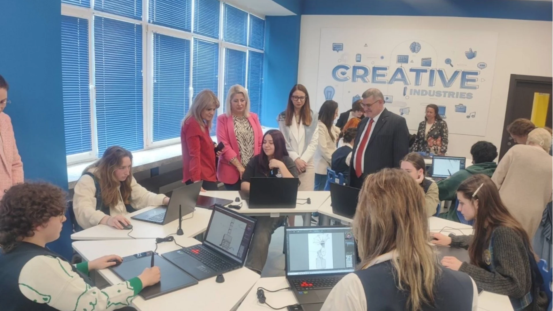 Училище в Бургас откри STEM център за бъдещи иноватори