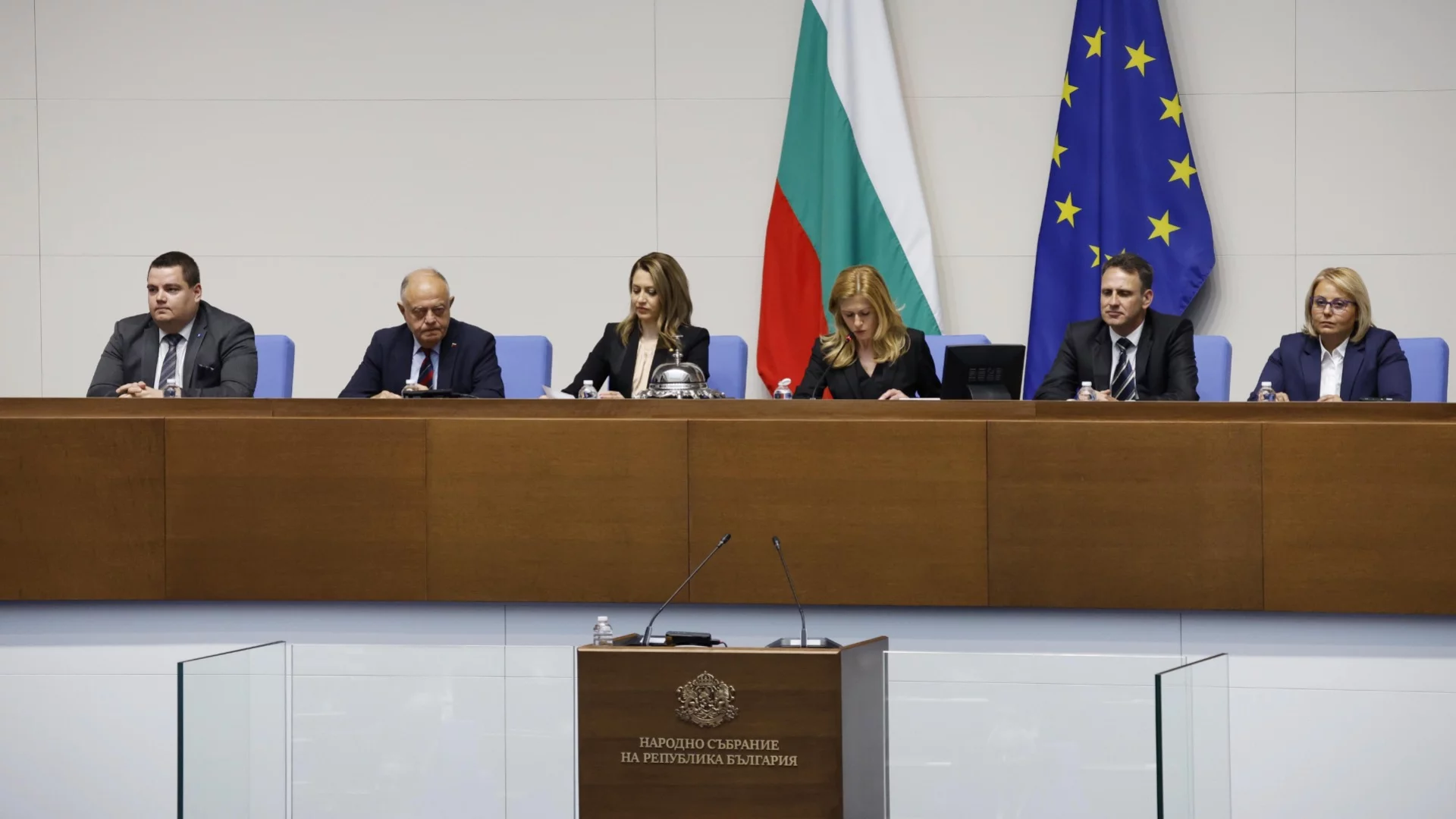 Депутатите избраха и зам.-председатели на парламента. ПП и ДБ с отделни имена