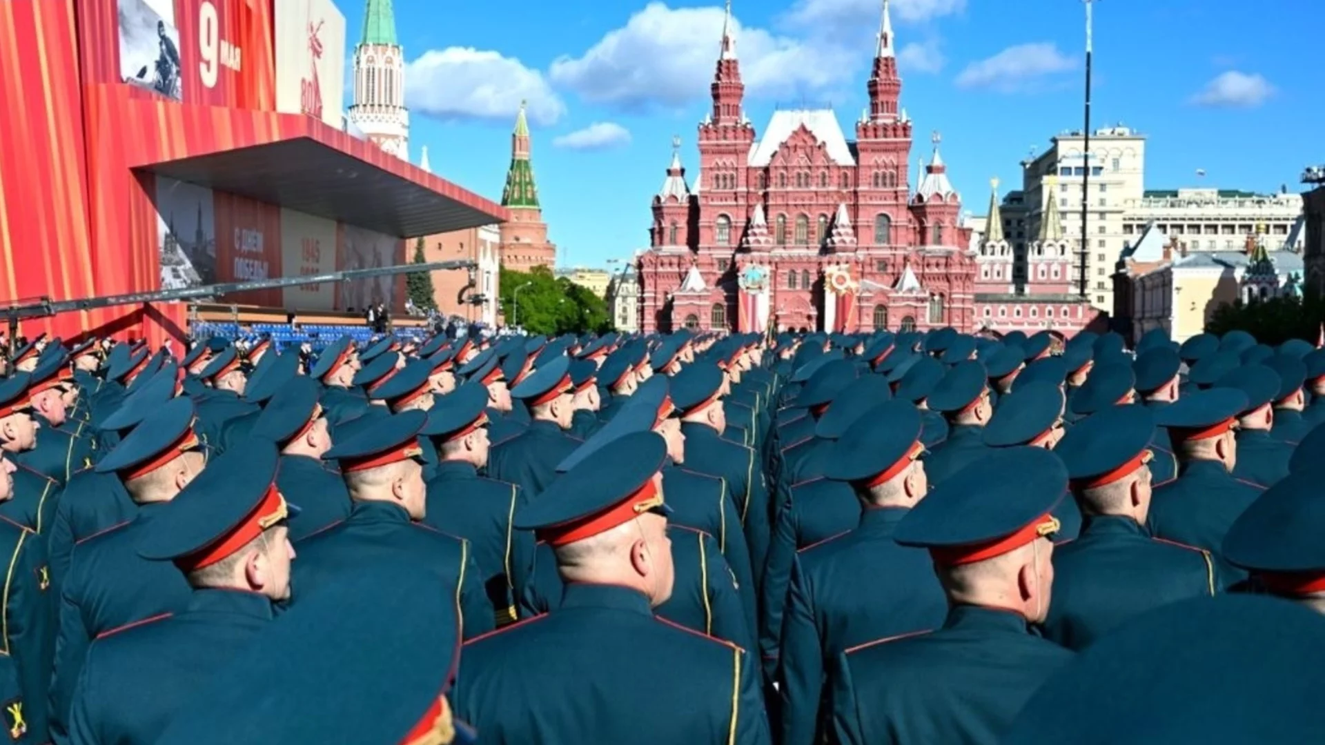 Парадът в Москва без военна техника разкрива истинското състояние на нещата в Русия