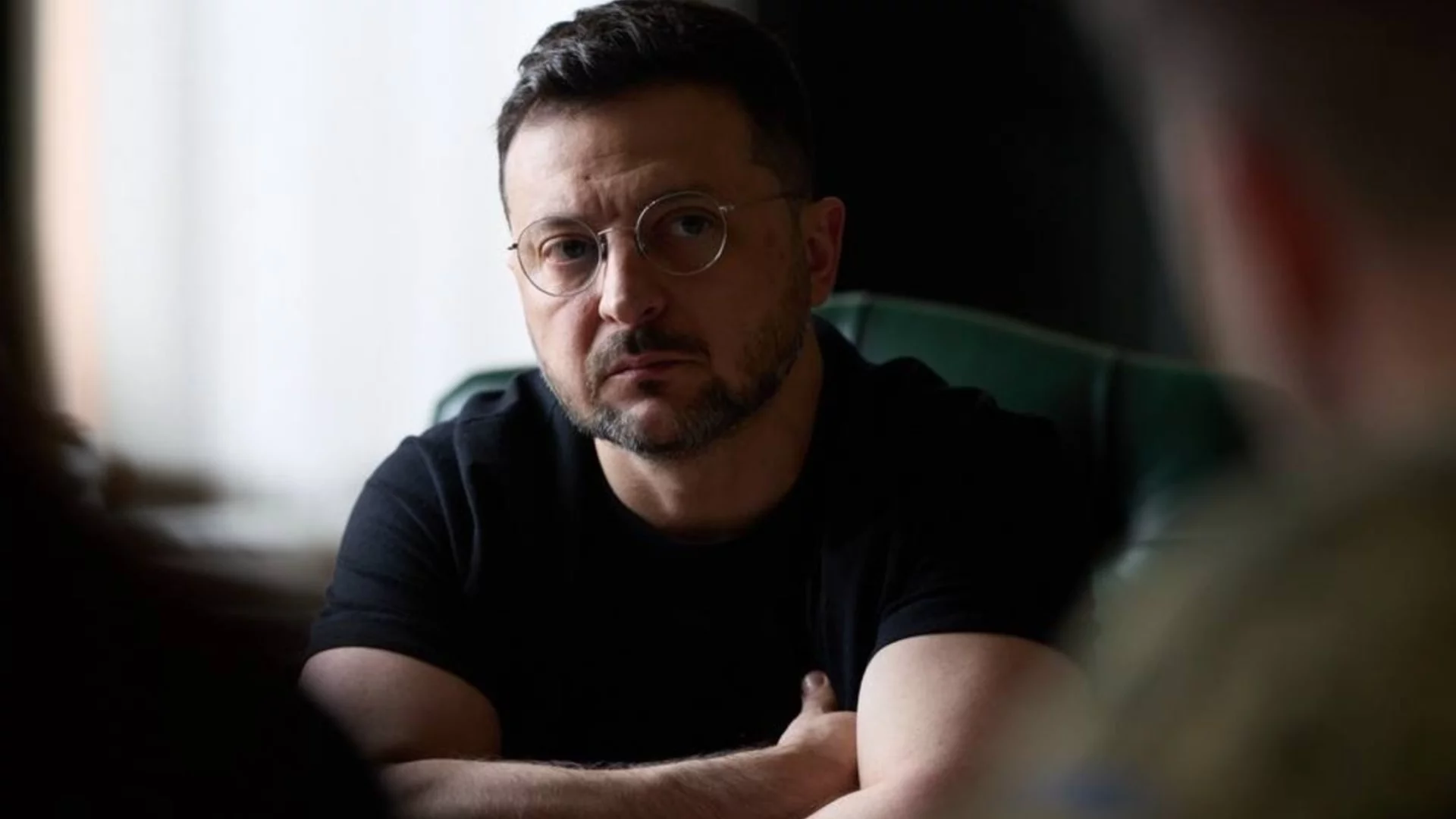Зеленски обяви мащабна реформа в армията: Започва демобилизация