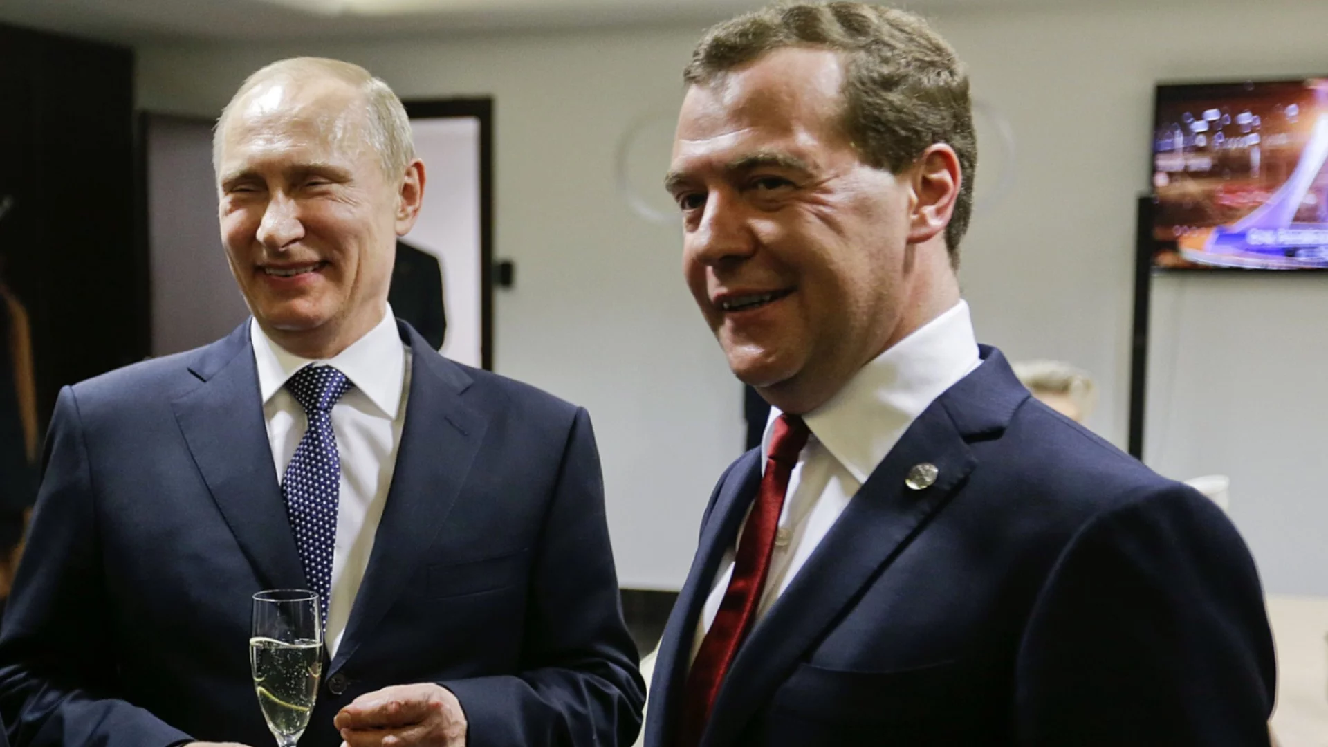 Още една руска рафинерия поспря. Руски гняв към Путин и Медведев: Децата ви защо не са на война? (ВИДЕО)