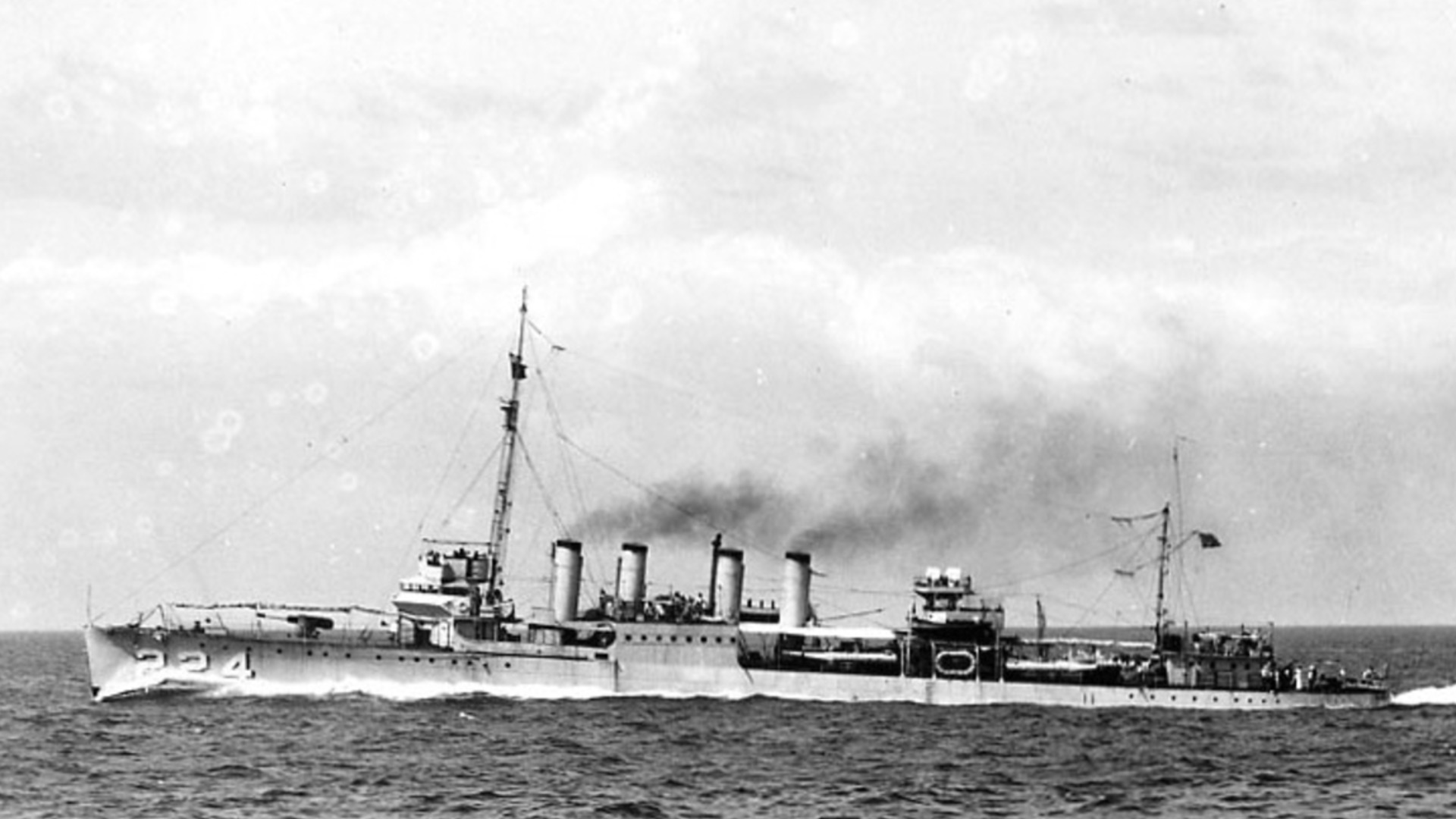 Инцидент в открито море: Пламъци на борда на USS Higgins