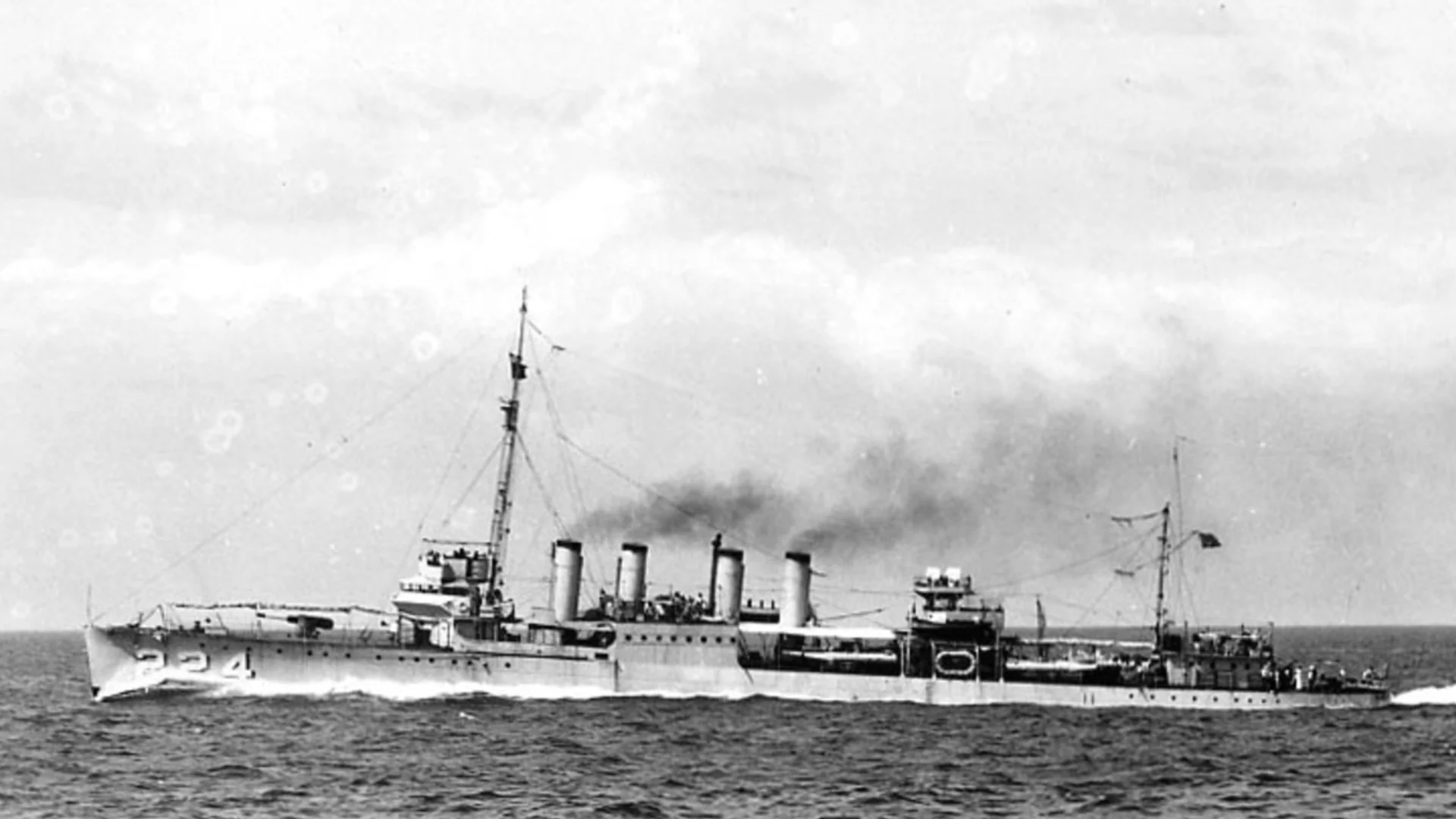 Инцидент в открито море: Пламъци на борда на USS Higgins