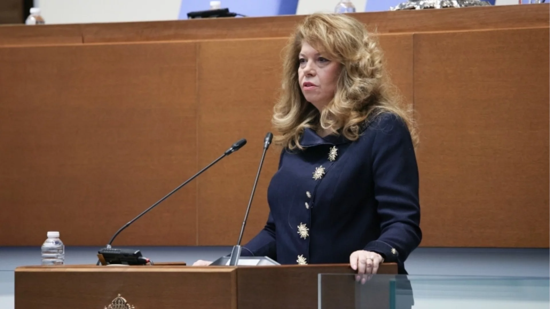 Йотова заминава за Ереван за Европейската политическа общност, там ще е и Зеленски