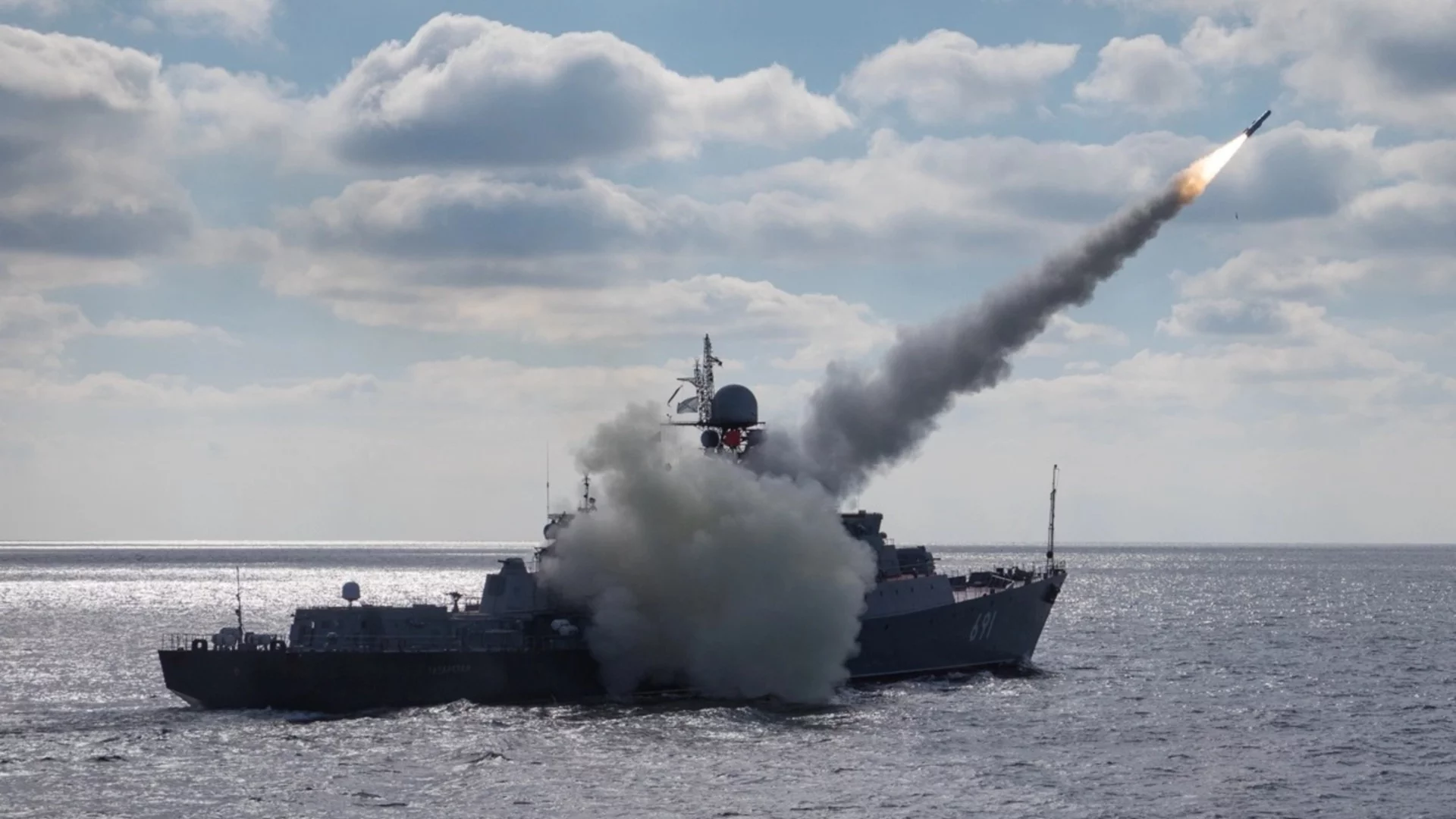 Украйна продължава с атаките: Порази два военни кораба и танкер, сред тях и ракетоносец