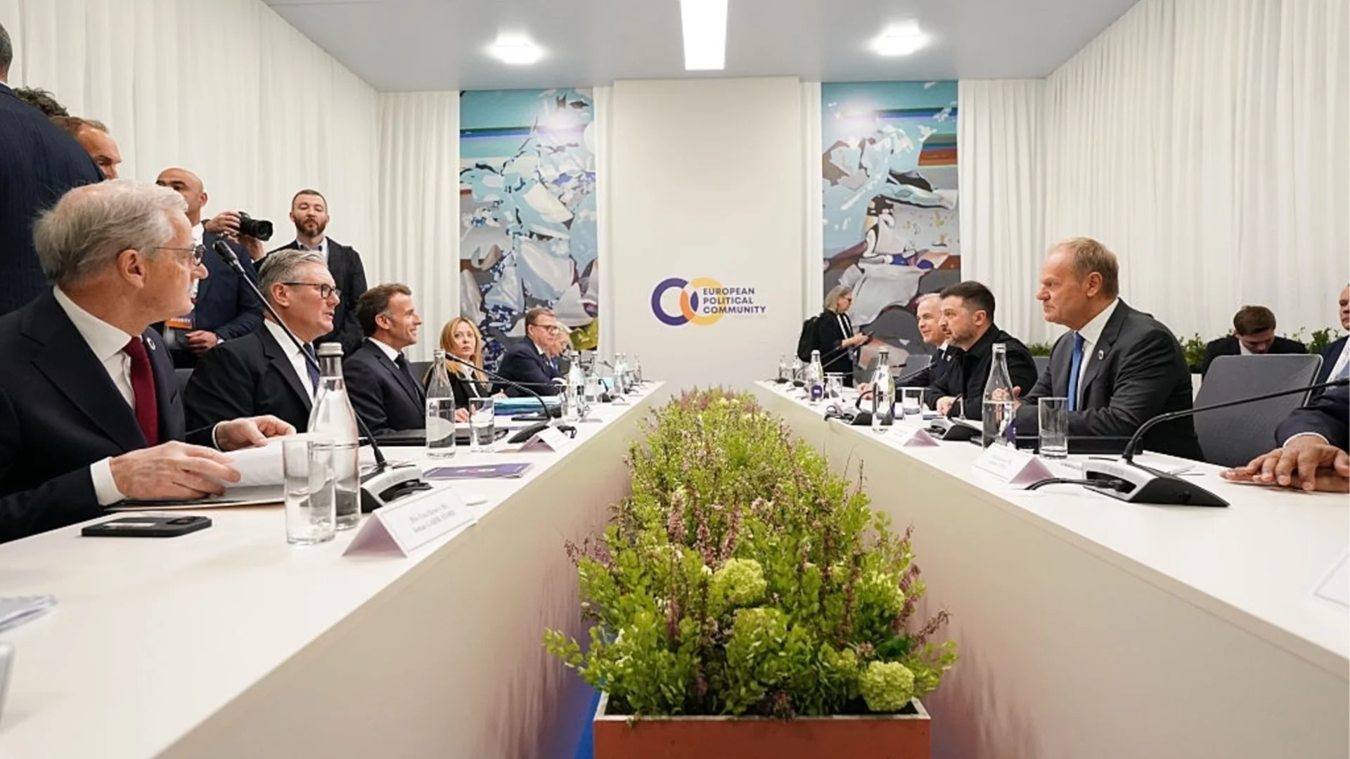 Русия гледа с безсилие: "Съюзникът" Армения е новата сцена на европейския елит под носа на Путин (ВИДЕО)