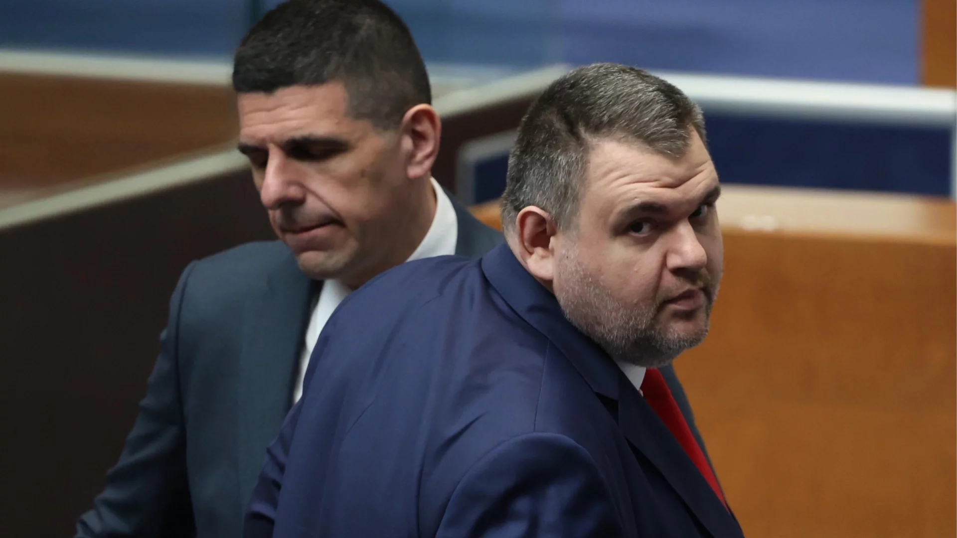 "Демократична България" иска комисия в парламента да провери имуществото на Пеевски