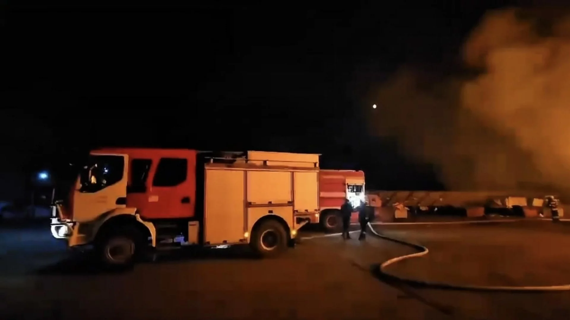 Пожар в Перник, открито е човешко тяло