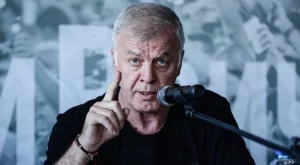 Наско Сираков сяда на масата за преговори, за да изпълни желание на Веласкес в Левски