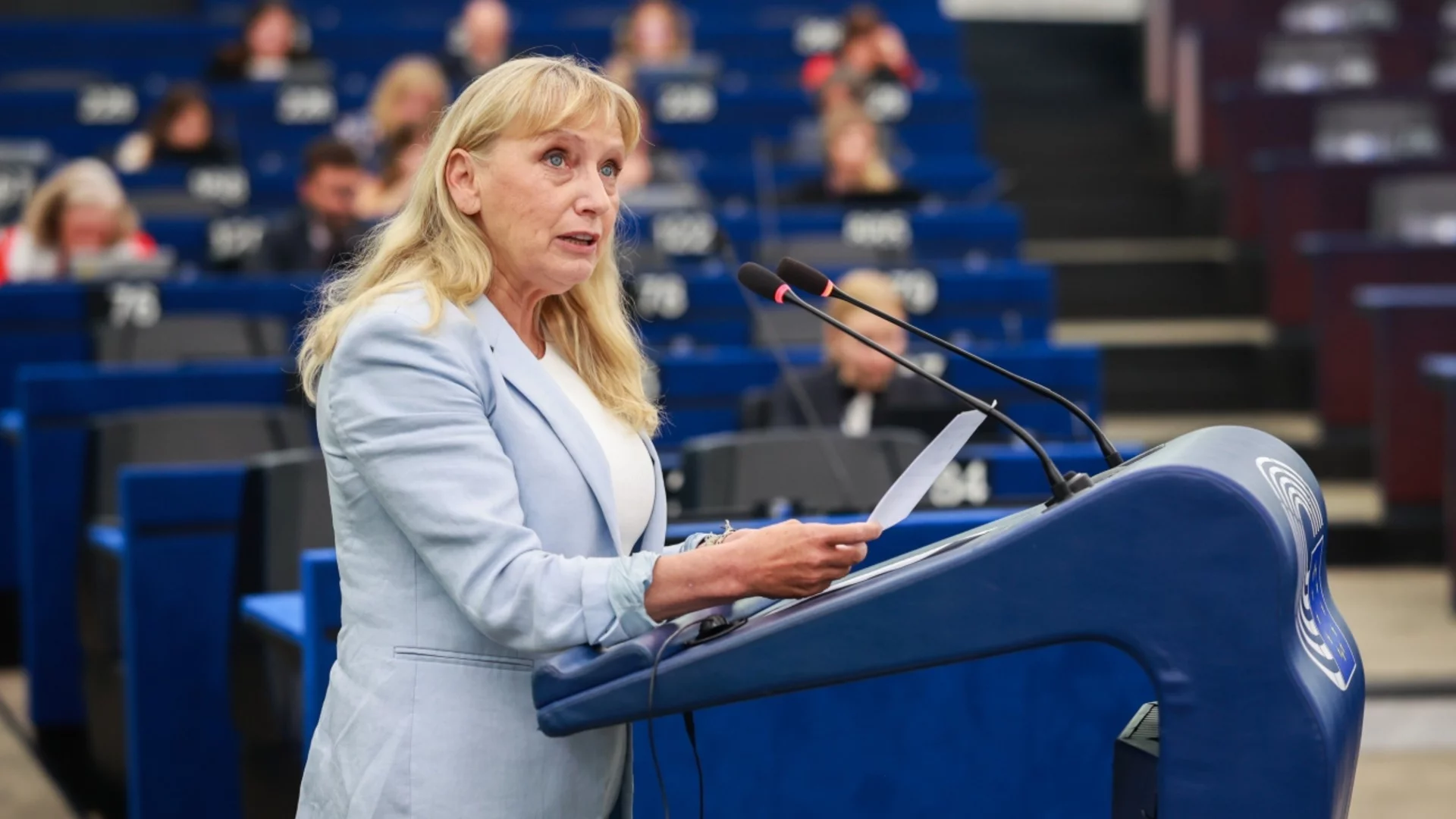 Йончева се жалва пред Европарламента за купените гласове, свързвани с Пеевски, които МВР осуети