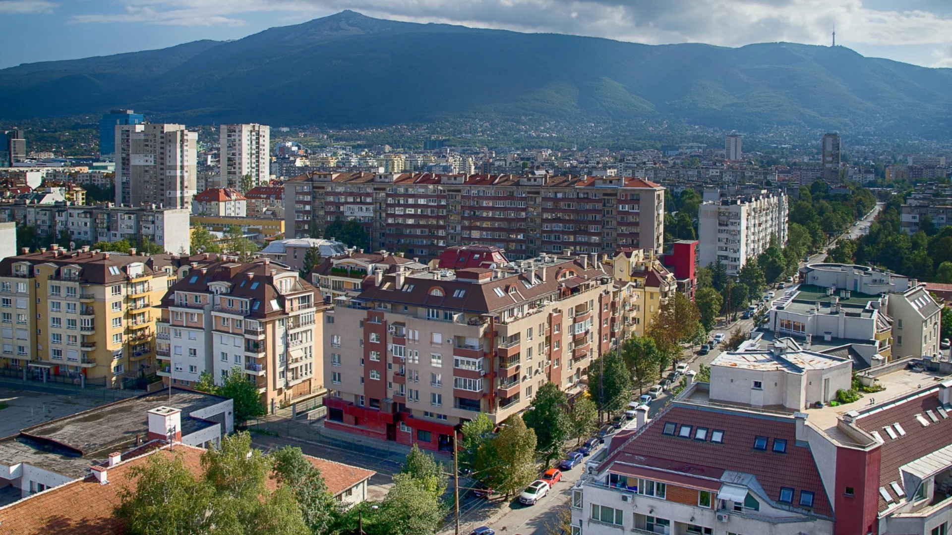 В България половин заплата отива за наем, в София - почти 2 заплати