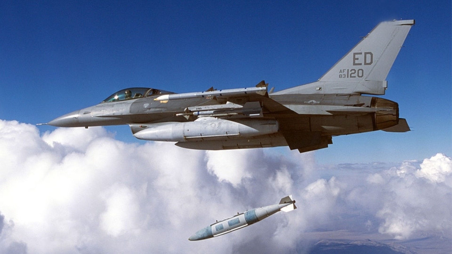 САЩ одобриха продажбата на над 1500 далекобойни авиобомби JDAM на Украйна