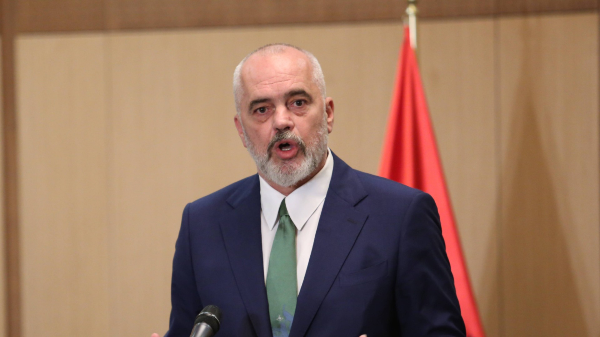 Еди Рама след прегръдки с Макрон: Албания беше изслушана с внимание и уважение (ВИДЕО)