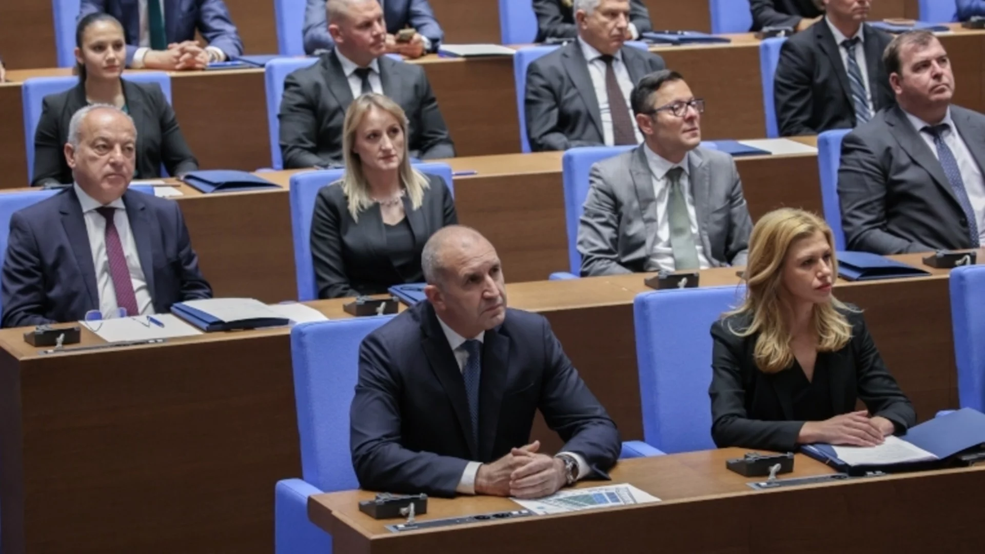 "Прогресивна България" във властта: Какви заплати ще получават премиер, министри и депутати?