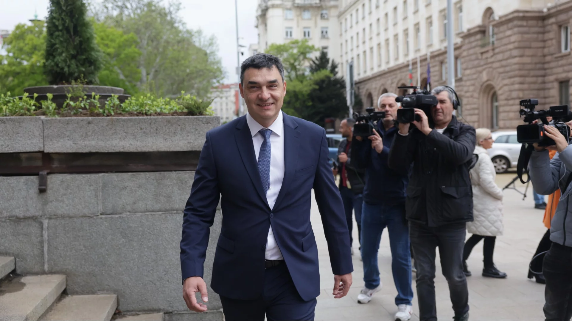 От волейболната зала до парламента: Владо Николов оставя "сините" в чужди ръце