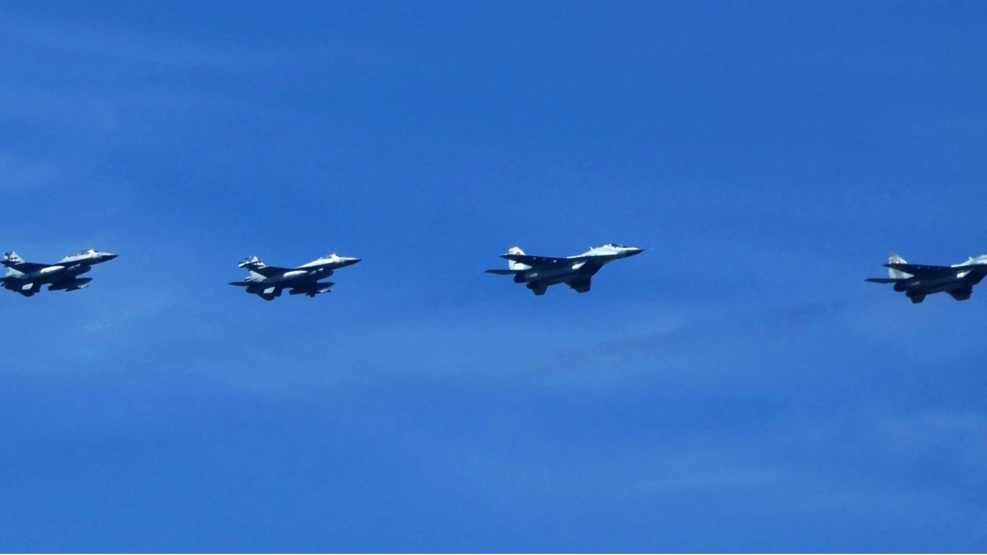 Обявиха кога България ще разполага с пълния комплект F-16