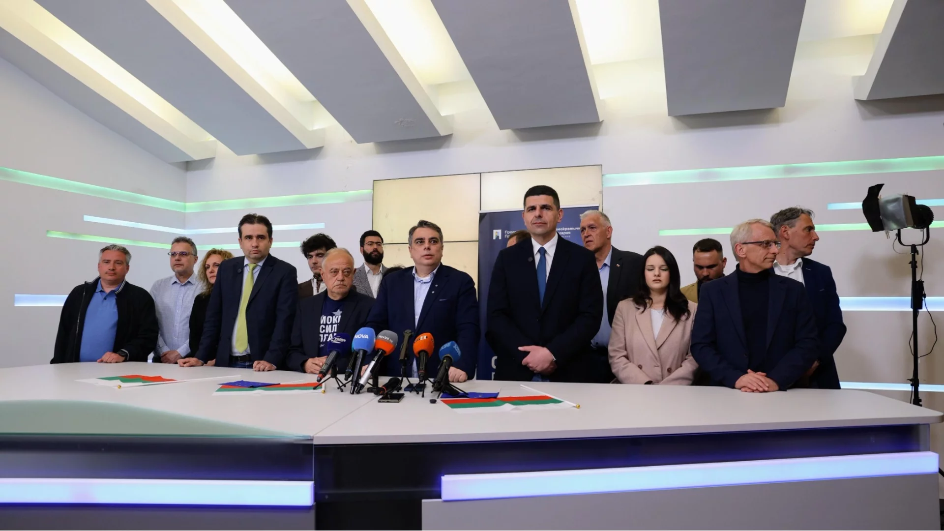 Разводът все повече бие на очи: ПП и ДБ с различни позиции за "Прогресивна България"
