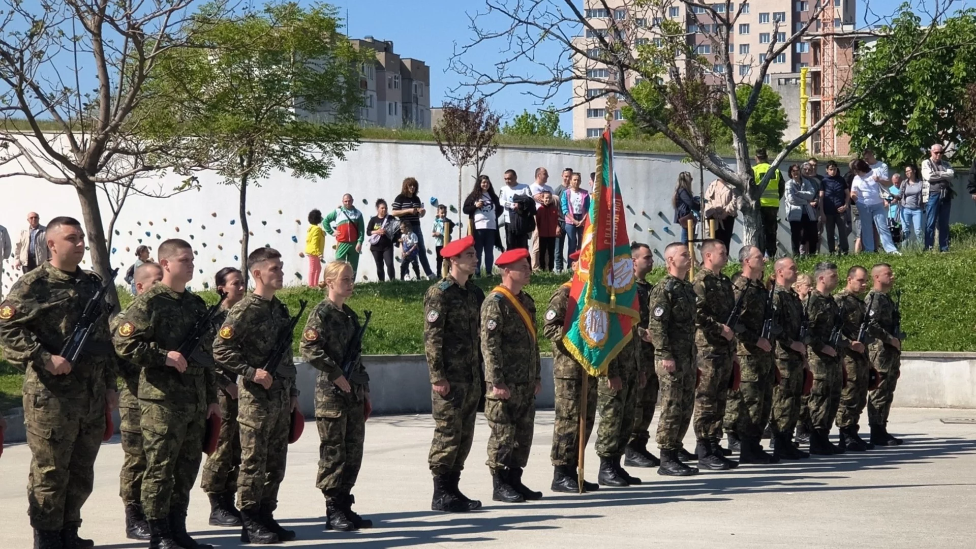 Втора Тунджанска механизирана бригада отбеляза 6 май в Стара Загора с освещаване на бойните знамена
