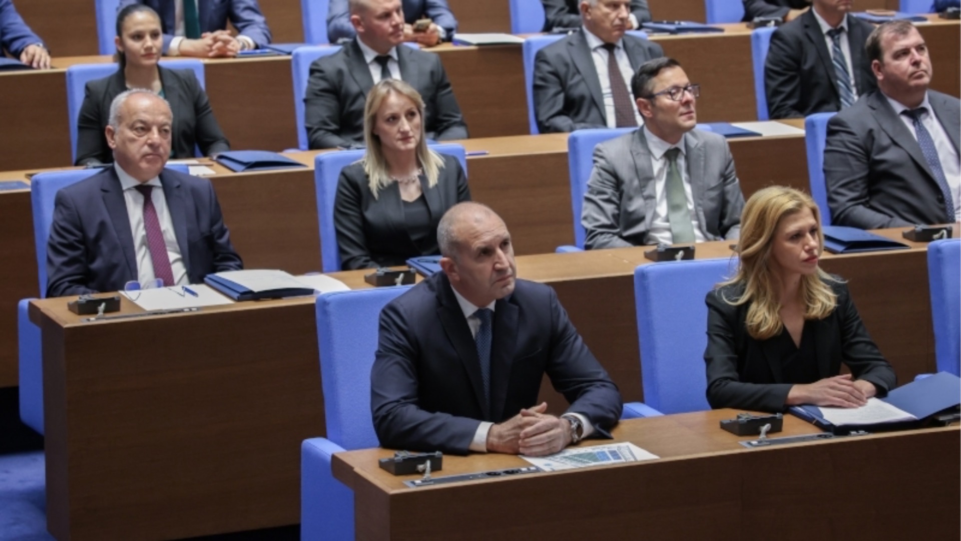 Хората на Радев не харесаха идеята за комисия, която да разследва имуществото на Пеевски