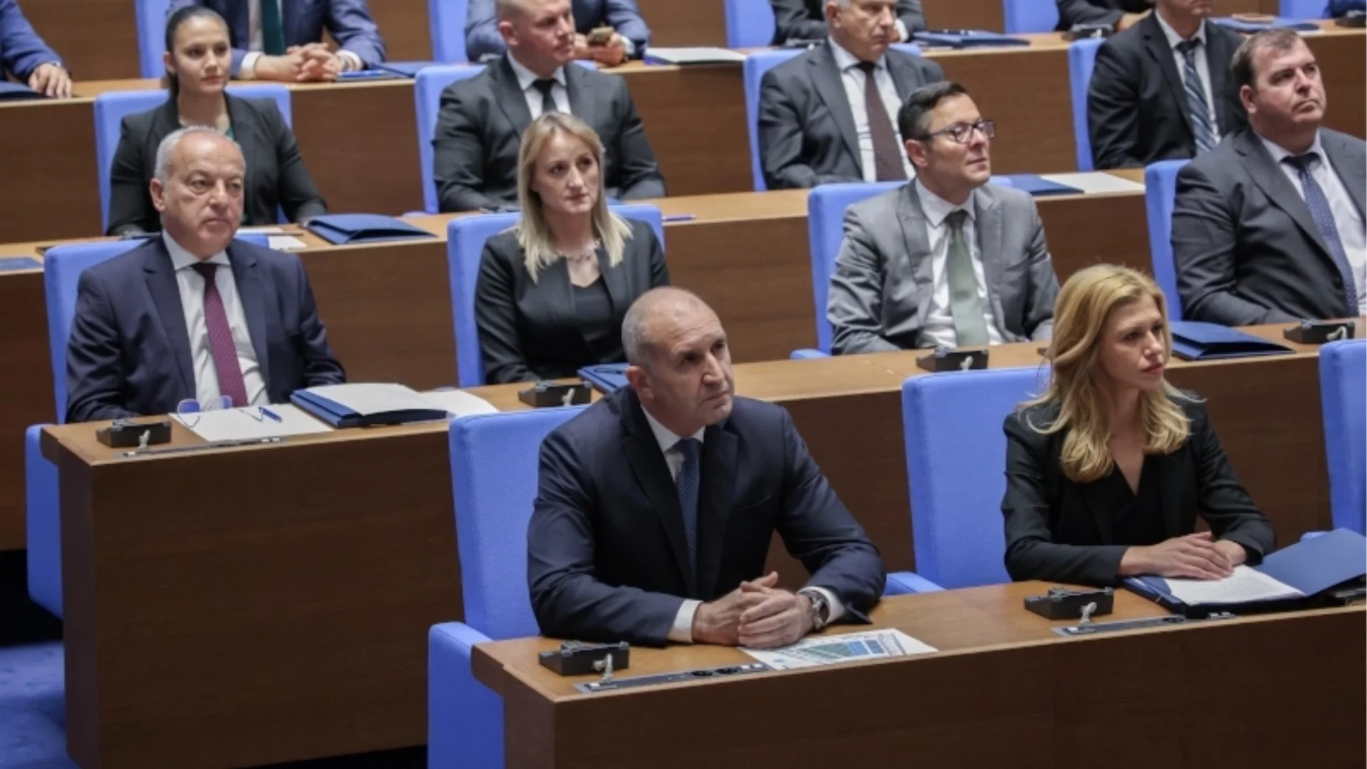 Хората на Радев не харесаха идеята за комисия, която да разследва имуществото на Пеевски