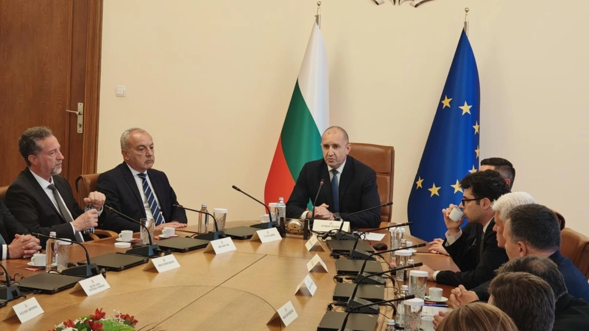 "Енергично и решително управление, което да е двигател на борбата с корупцията": Радев на първото заседание на кабинета