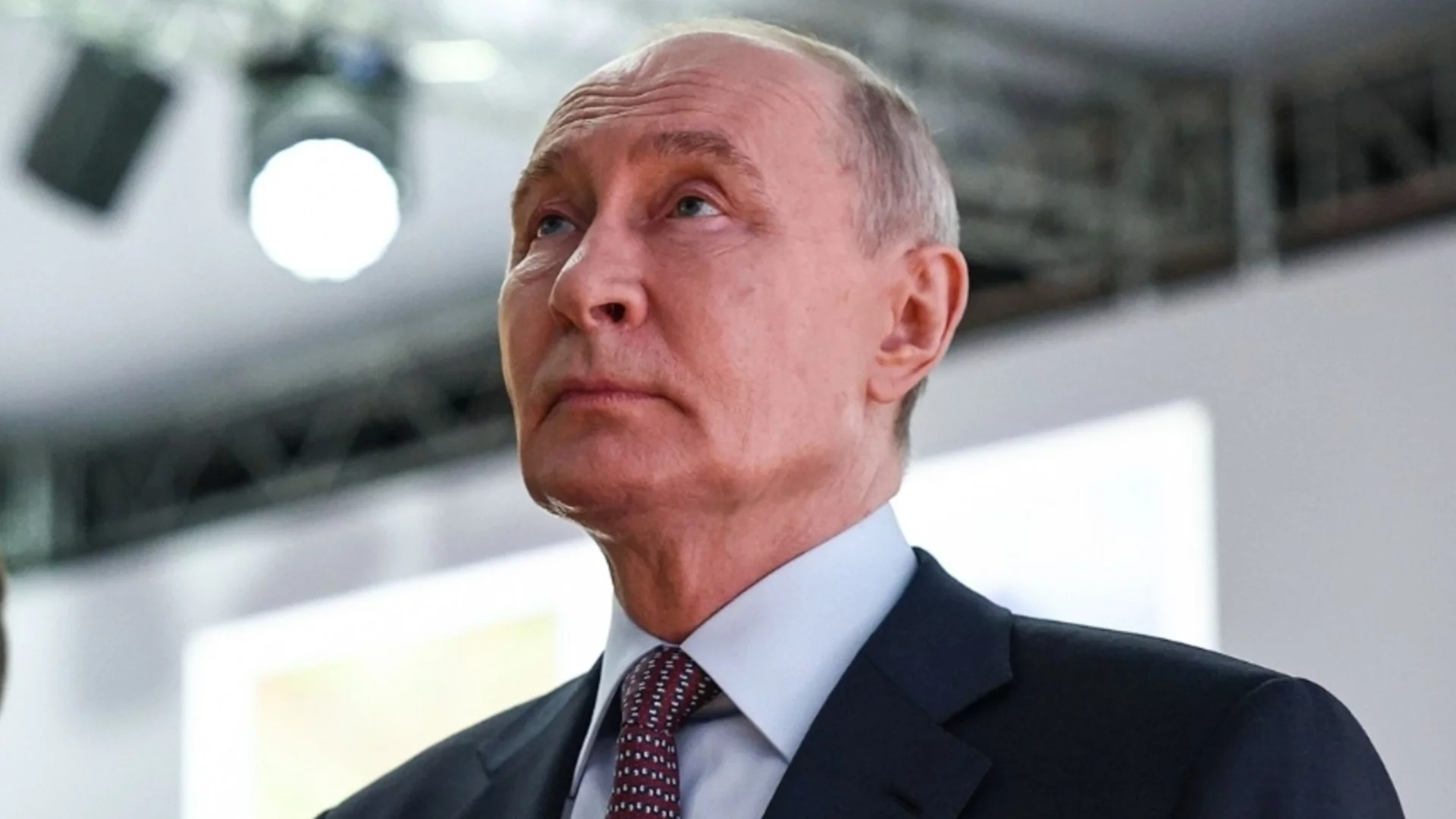 "Путин губи контрол, руснаците вече виждат бъдеще без него": Говори бивш служител по високите етажи в Русия