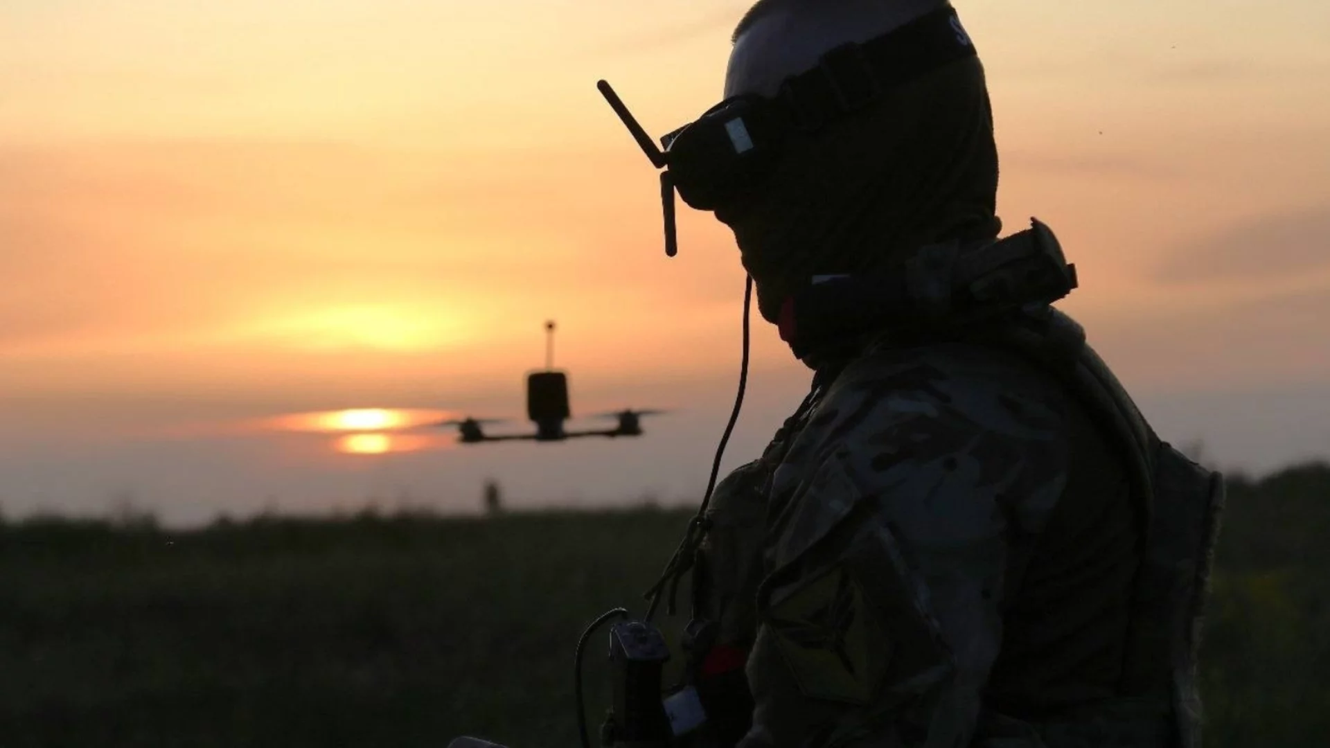 "Азов" обяви: Връщаме се в Мариупол. Пример как руски FPV дрон не проби БТР "Страйкър" (ВИДЕО)