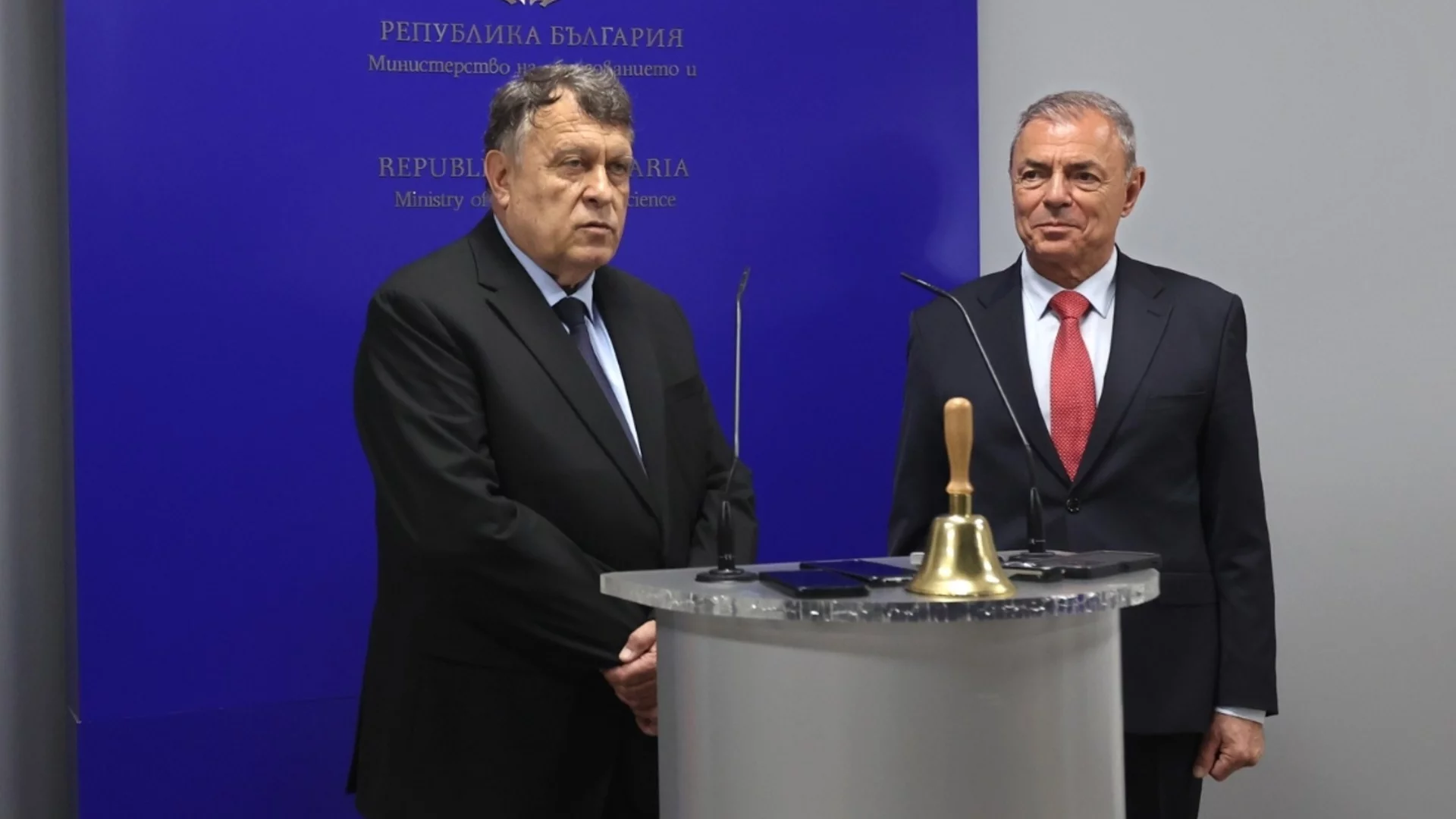 Софийският университет - изцяло без ръководство? Протести и крайни реакции след избора на Вълчев за министър