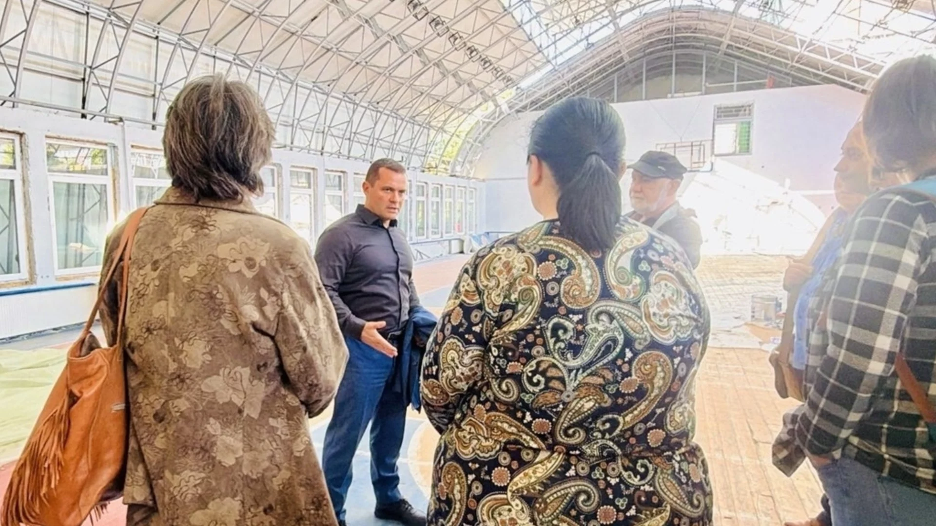 Кметът на Русе провери напредъка по ремонта на физкултурния салон в ОУ „Олимпи Панов“