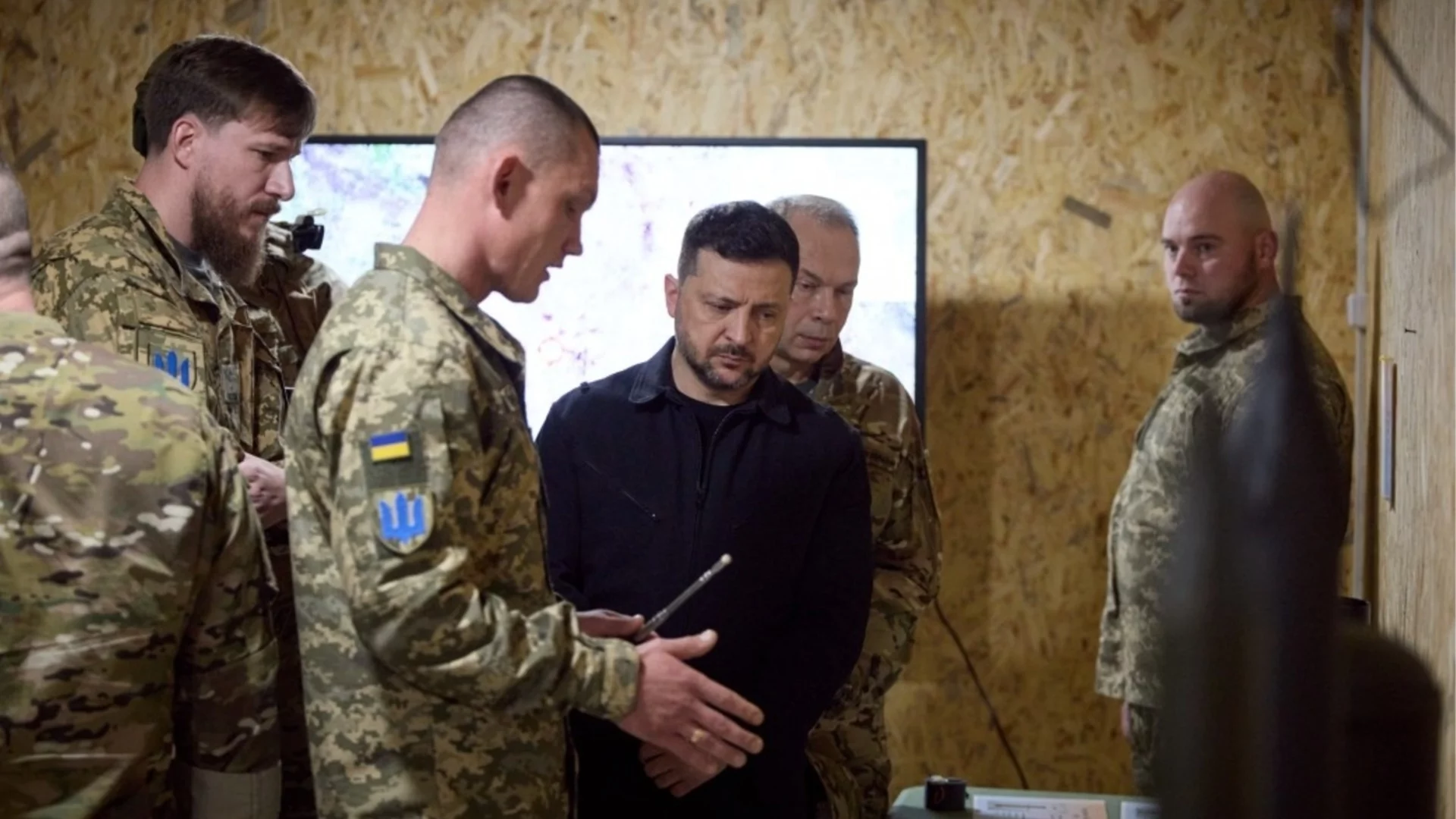 Парад на моралното превъзходство на Украйна: Кремъл с жалък отговор на указа на Зеленски, руснаците вече с нетна загуба на земи на фронта (ОБЗОР - ВИДЕО)