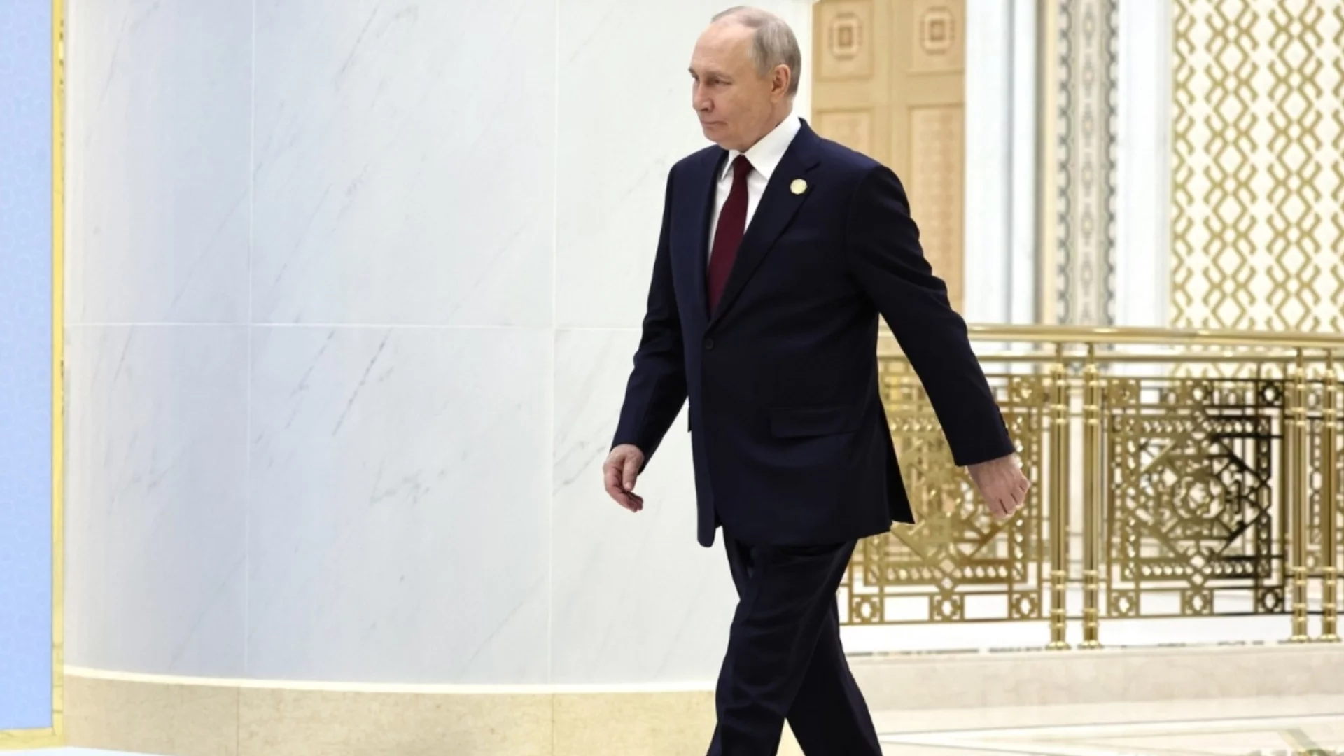 Путин видя край на войната с Украйна. Нямало танкове на парада в Москва, защото са съсредоточени да победят (ВИДЕО)
